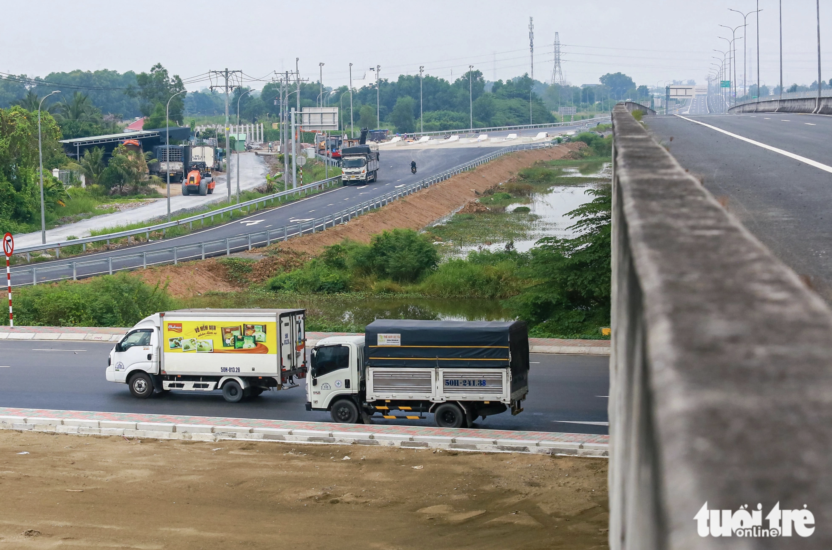 After opening to traffic, the Ben Luc - Long Thanh Expressway will act as a link between the southeast and southwest regions. Photo: Chau Tuan / Tuoi Tre