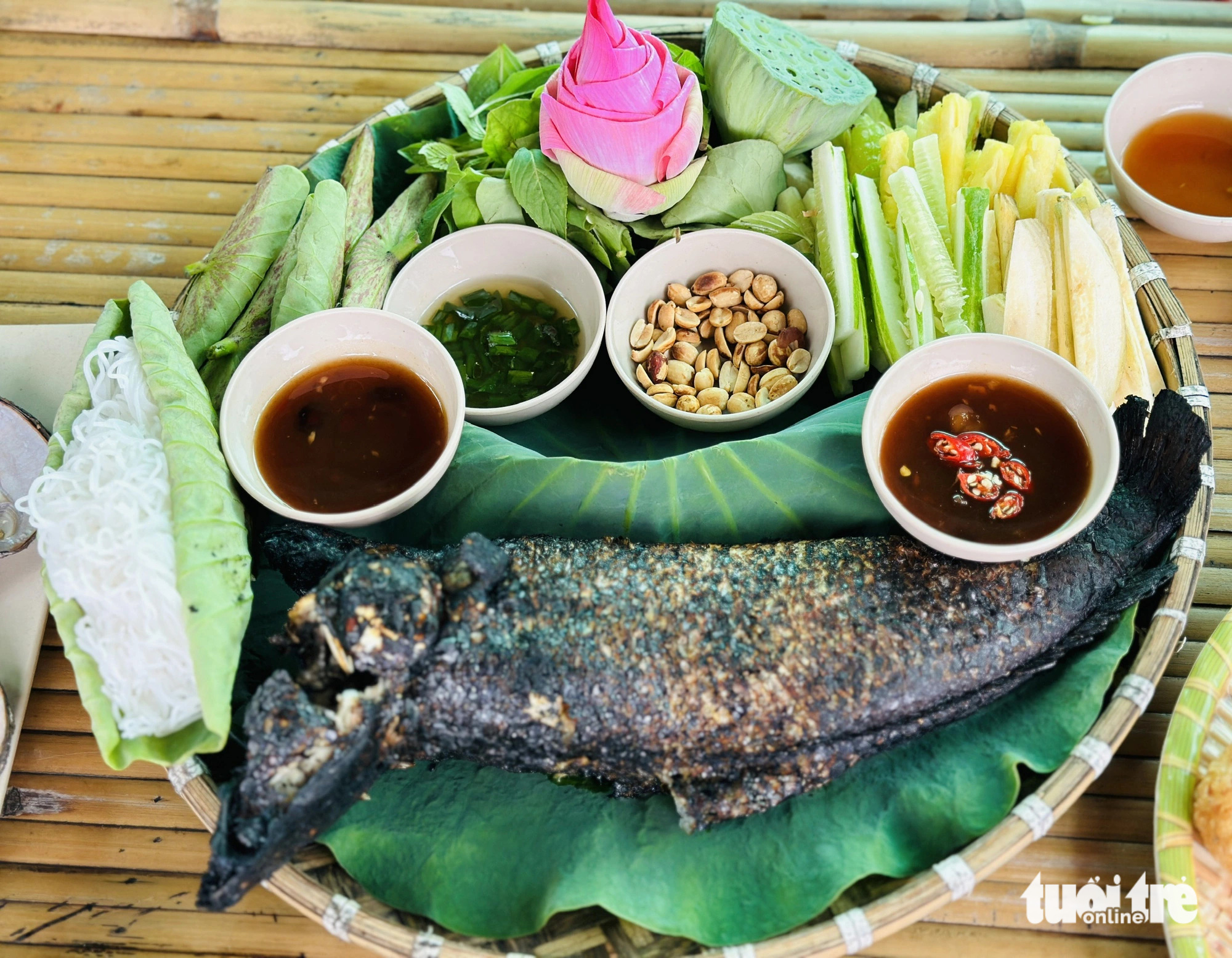 A tray of grilled snakehead fish. Photo: Dang Tuyet / Tuoi Tre