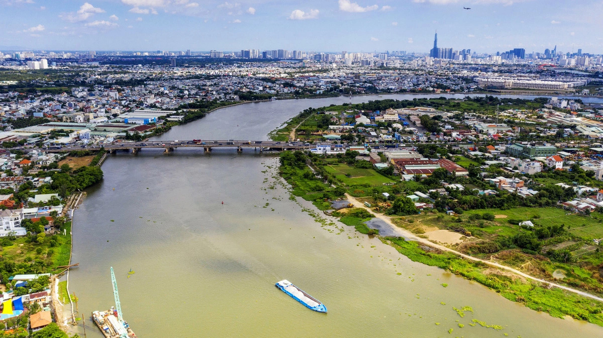 Sun Group proposes expanding Saigon River road in Ho Chi Minh City to 10 lanes