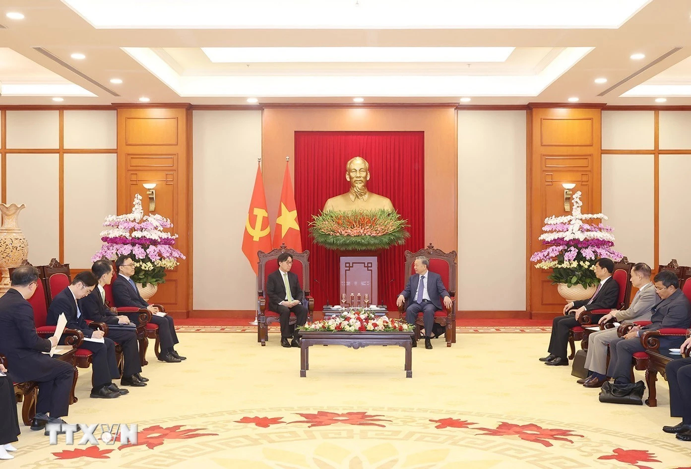 Party General Secretary and State President of Vietnam To Lam hosts a reception for Chang Ho-jin, a special advisor on foreign affairs and security to South Korea’s President Yoon Suk Yeol, Hanoi, October 15, 2024. Photo: Vietnam News Agency