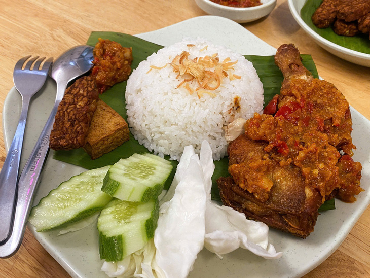 Indonesian chicken rice restaurant captivates Ho Chi Minh City diners