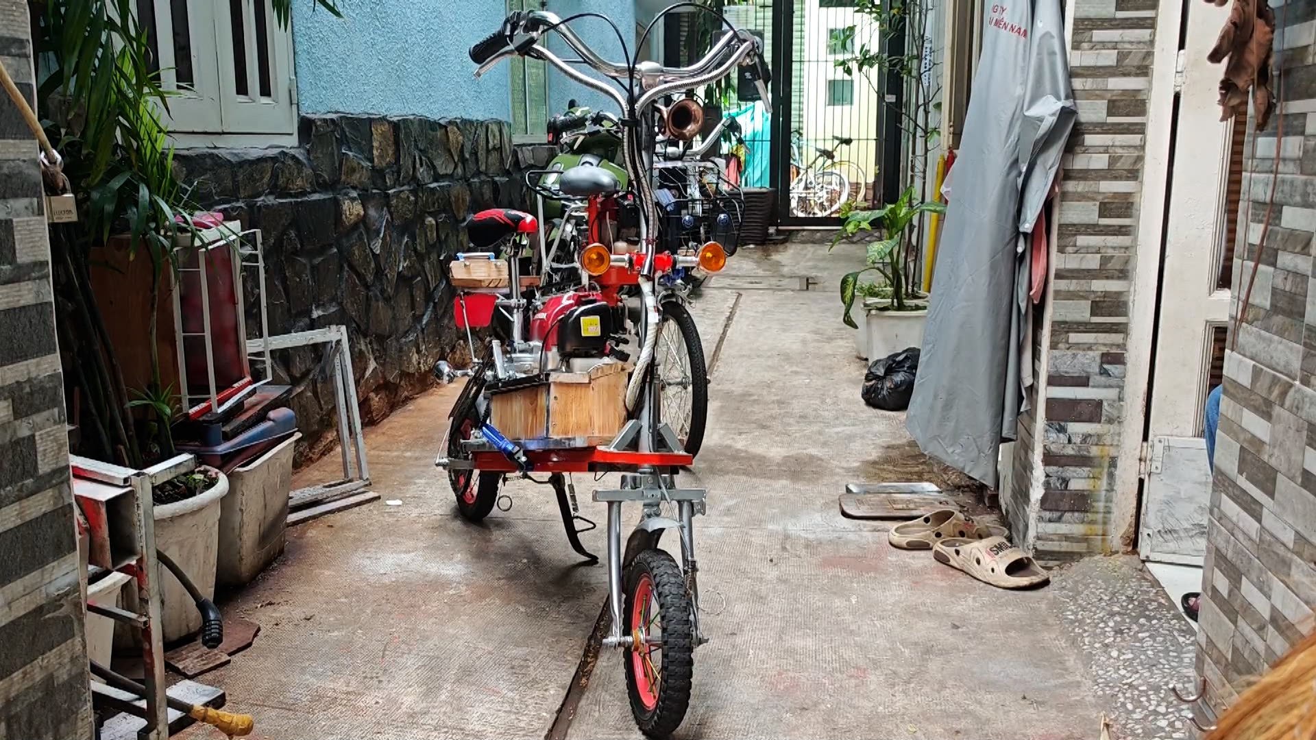 Ho Chi Minh City man transforms lawnmower engines into unique motorbikes