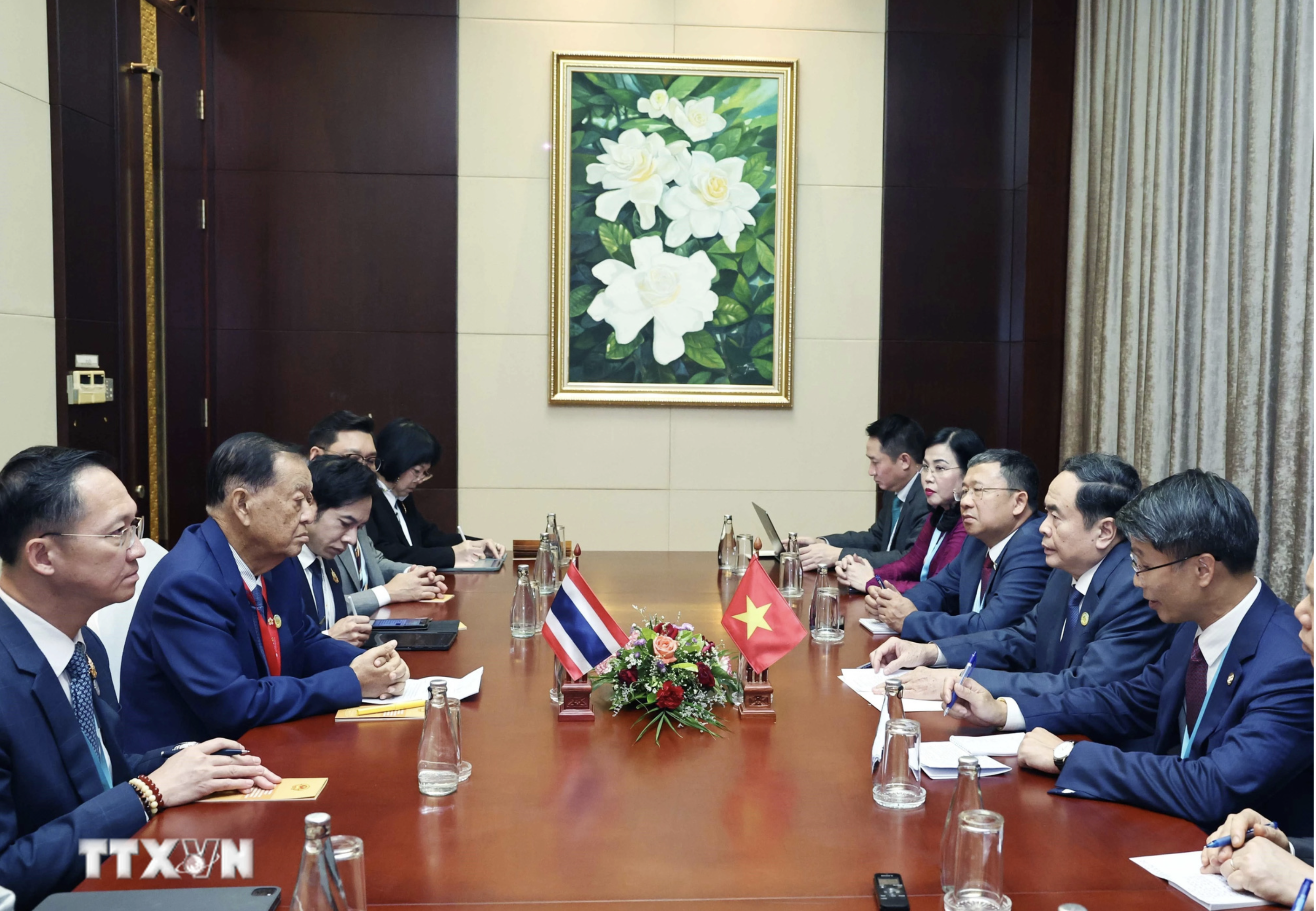 Vietnamese National Assembly Chairman Tran Thanh Man (right side) meets President of the National Assembly and Speaker of the House of Representatives of Thailand Wan Muhamad Noor Matha in Vientiane on October 19, 2024. Photo: Vietnam News Agency