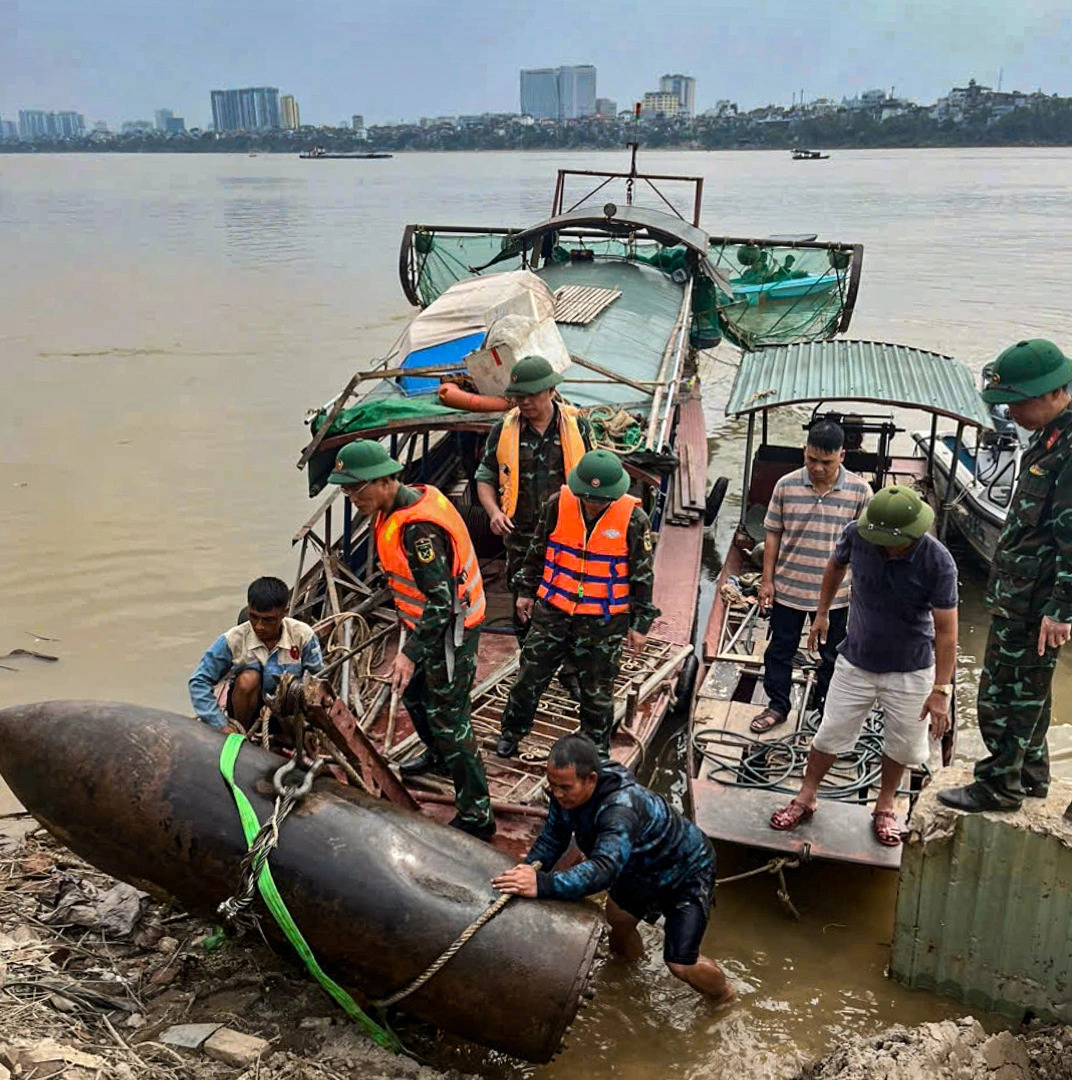 1.3-tonne wartime bomb deactivated in Hanoi