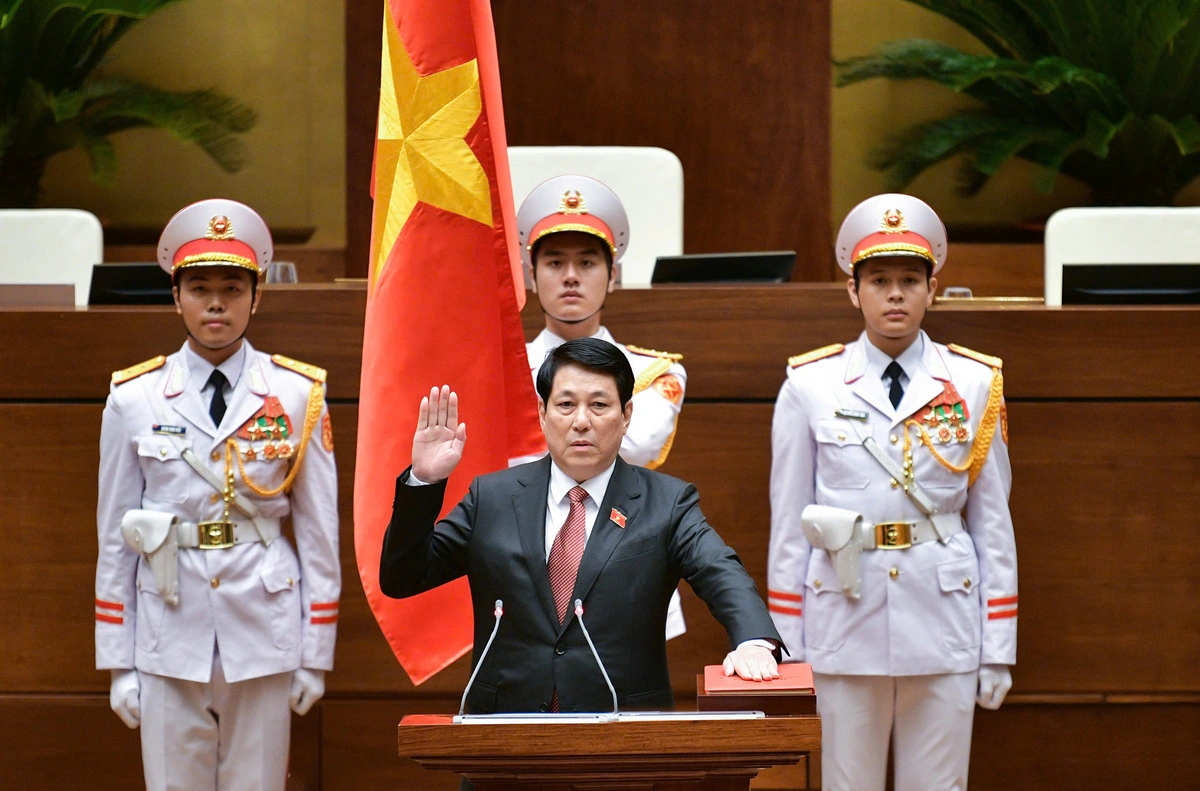 Vietnam swears in new state president