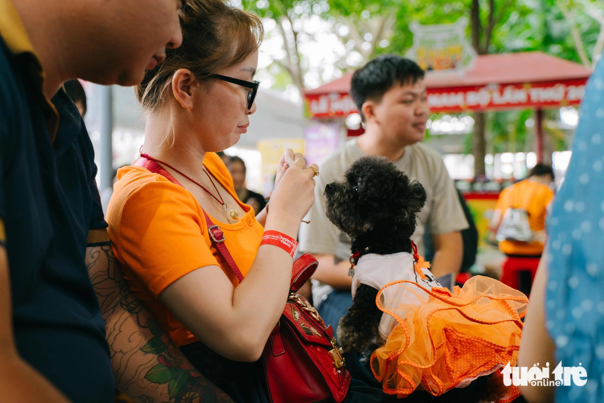 Pets were dressed in bright and colorful outfits by their owners at the Pet Perfect Festival in Ho Chi Minh City, October 20, 2024. Photo: Thanh Hiep / Tuoi Tre