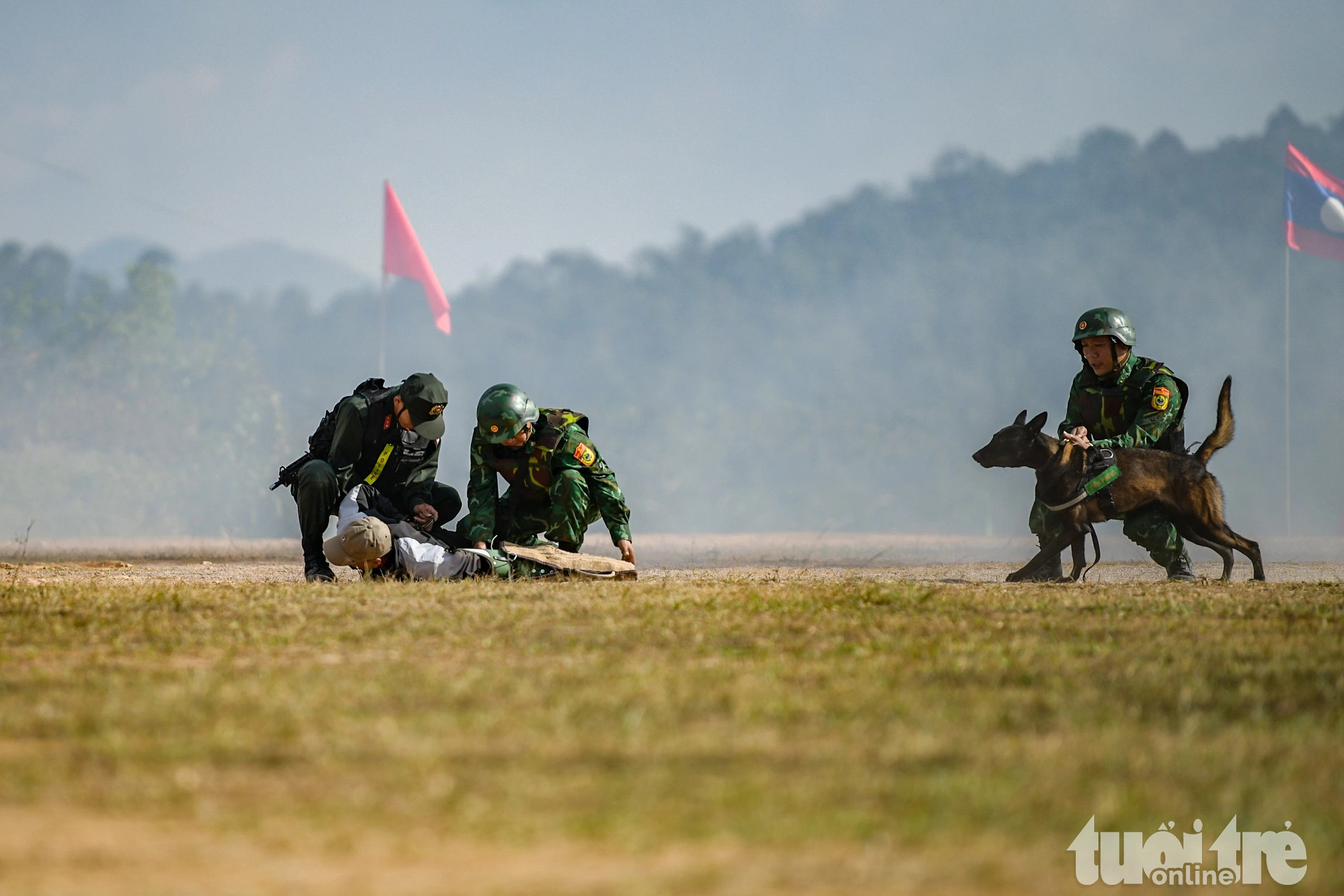 The armies of the two countries conduct a joint exercise to apprehend drug traffickers along the Vietnam-Laos border in Son La Province, northern Vietnam, October 22, 2024. Photo: Nam Tran / Tuoi Tre