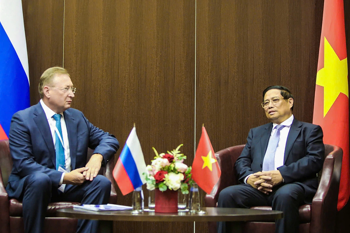 Vietnamese Prime Minister Pham Minh Chinh (R) receives Kudryashov Sergei Ivanovich, general director of Russian oil and gas company Zarubezhneft, in Kazan, Russia, October 23, 2024. Photo: Duy Linh / Tuoi Tre