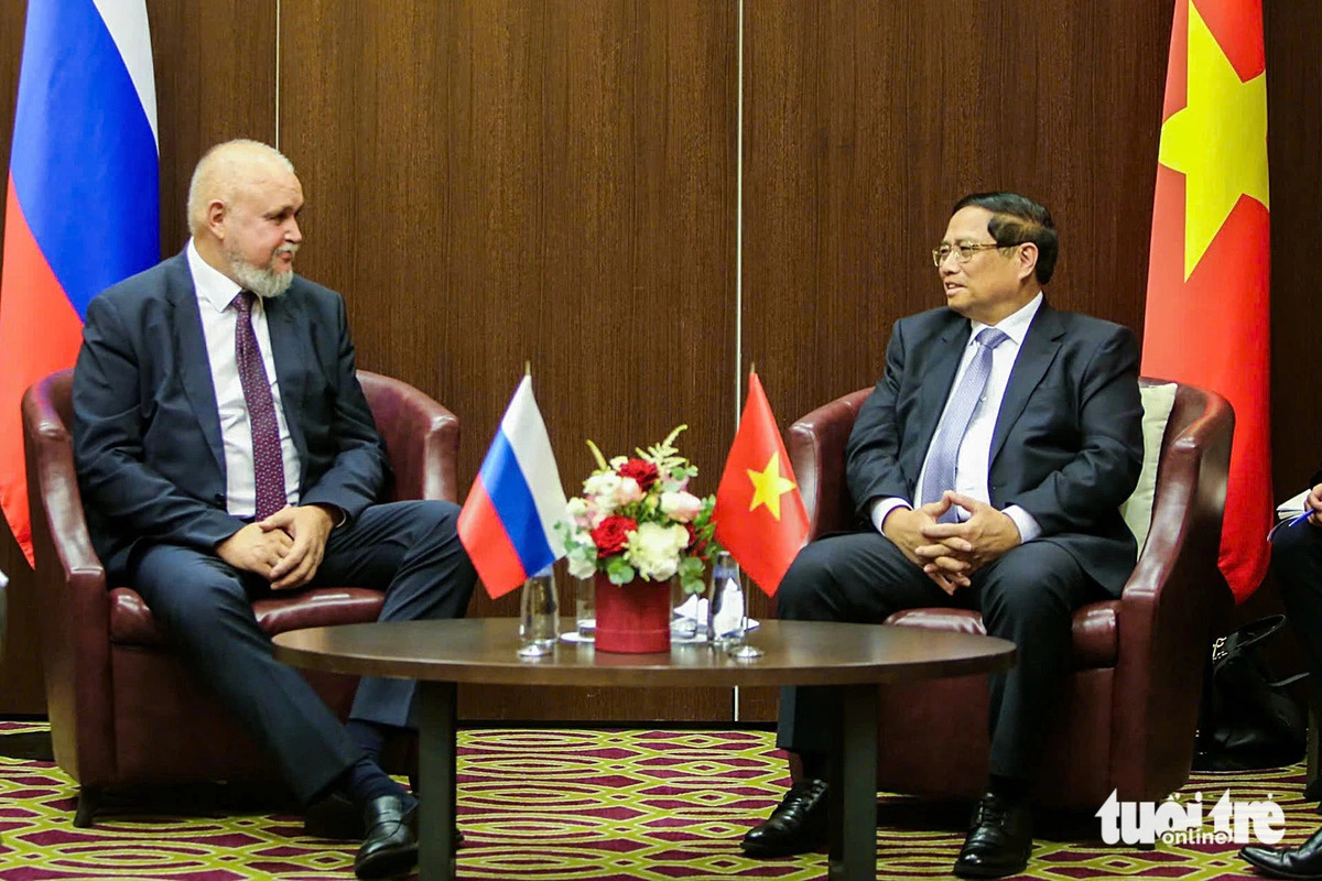 Vietnamese PM Pham Minh Chinh (R) and Russian Minister of Energy Sergey Tsivilev are seen at their meeting in Russia’s Kazan city on October 23, 2024. Photo: Doan Bac / Tuoi Tre