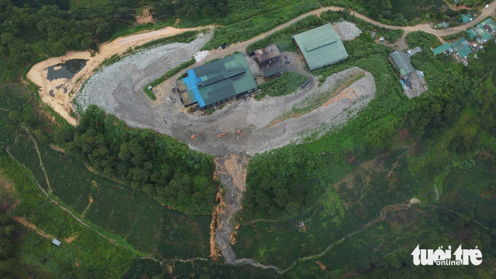 An aerial view of a garbage landslide from the Xuan Truong Solid Waste Treatment Plant in Xuan Truong Commune, Da Lat City, Lam Dong Province, Vietnam, October 23, 2024. Photo: M.V. / Tuoi Tre