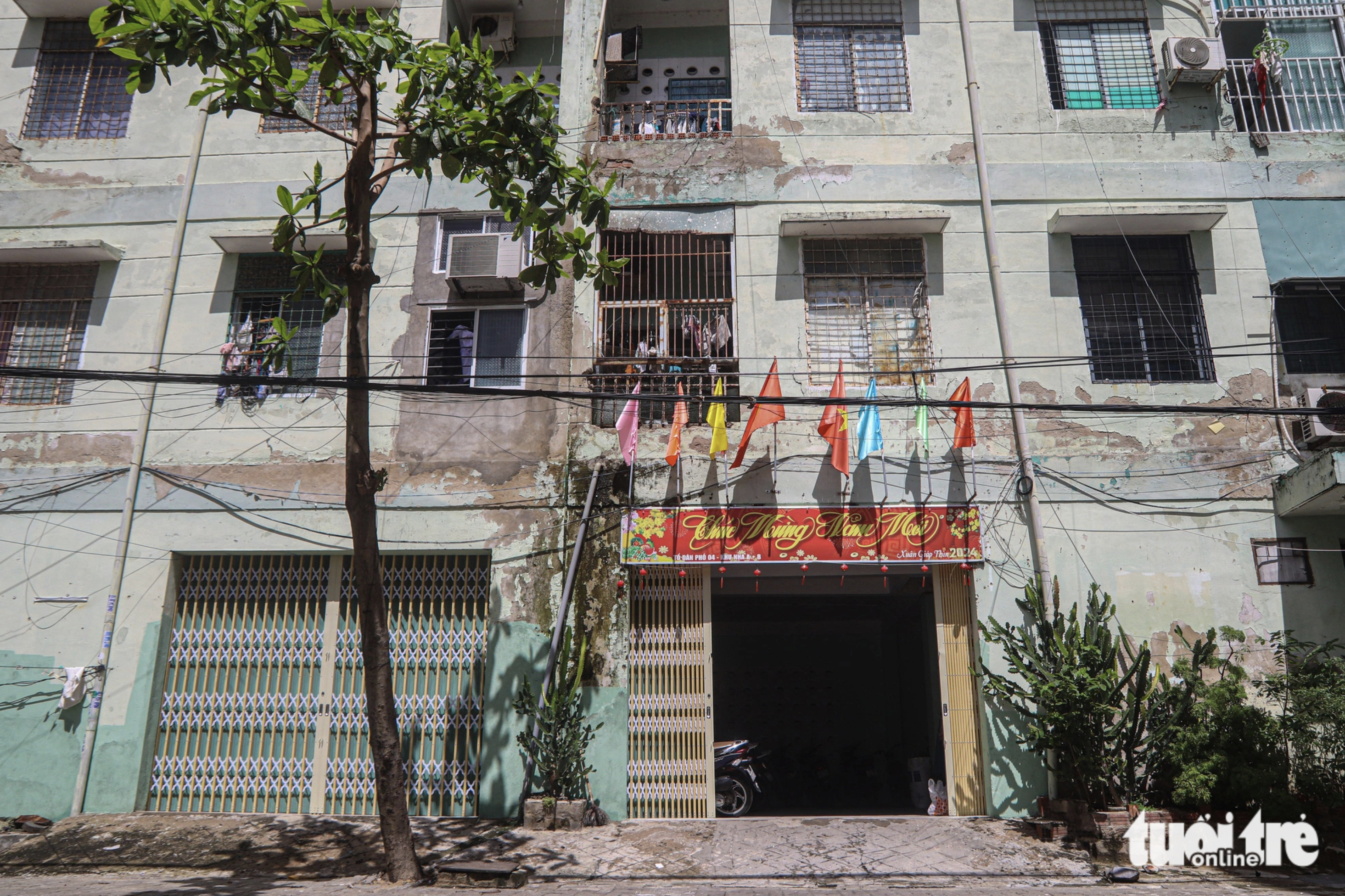 Residents in Da Nang worried sick about rundown tenement