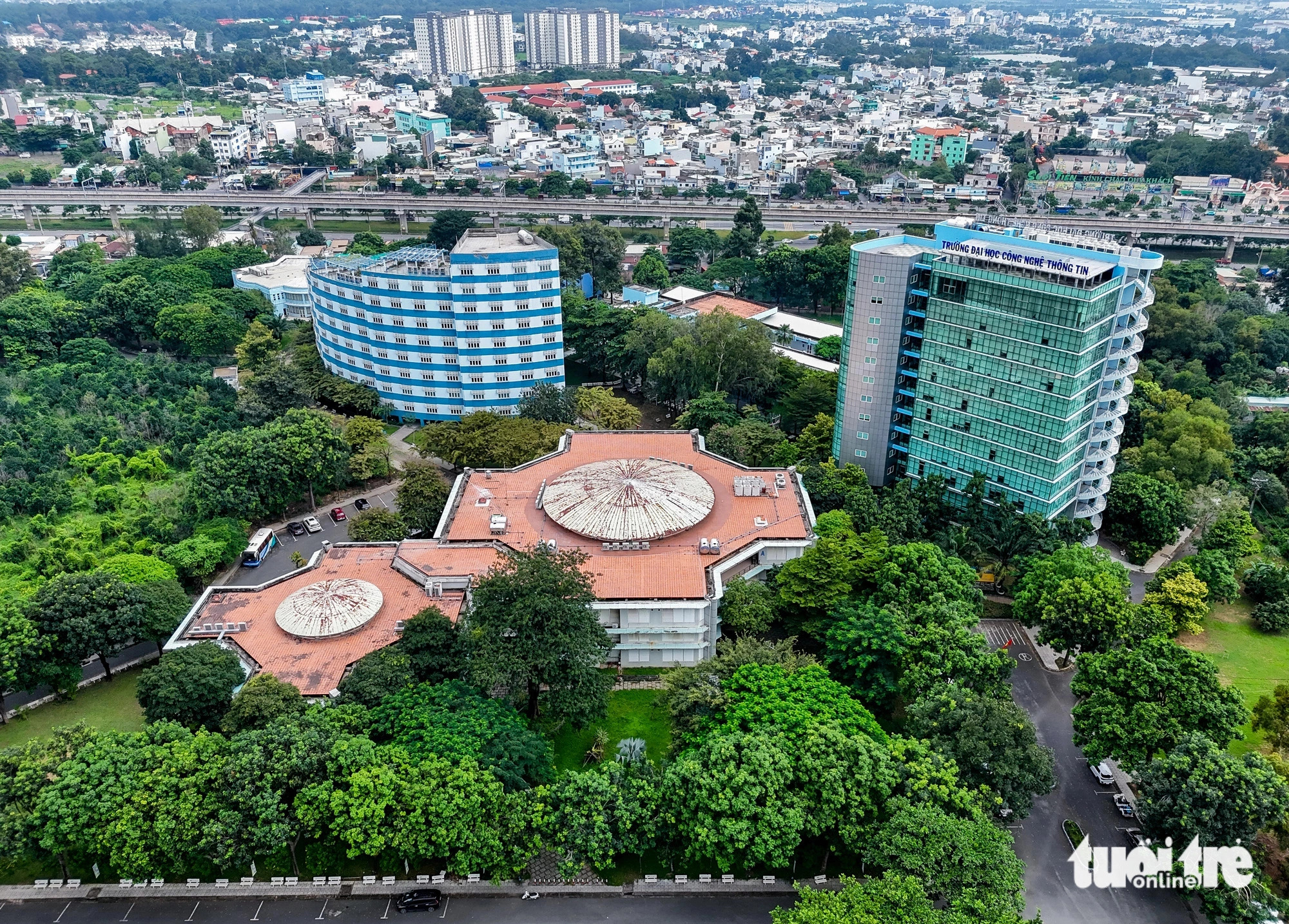 The University of Information Technology is opposite the University of Social Sciences and Humanities and adjacent to Hanoi Highway. Photo: Chau Tuan / Tuoi Tre