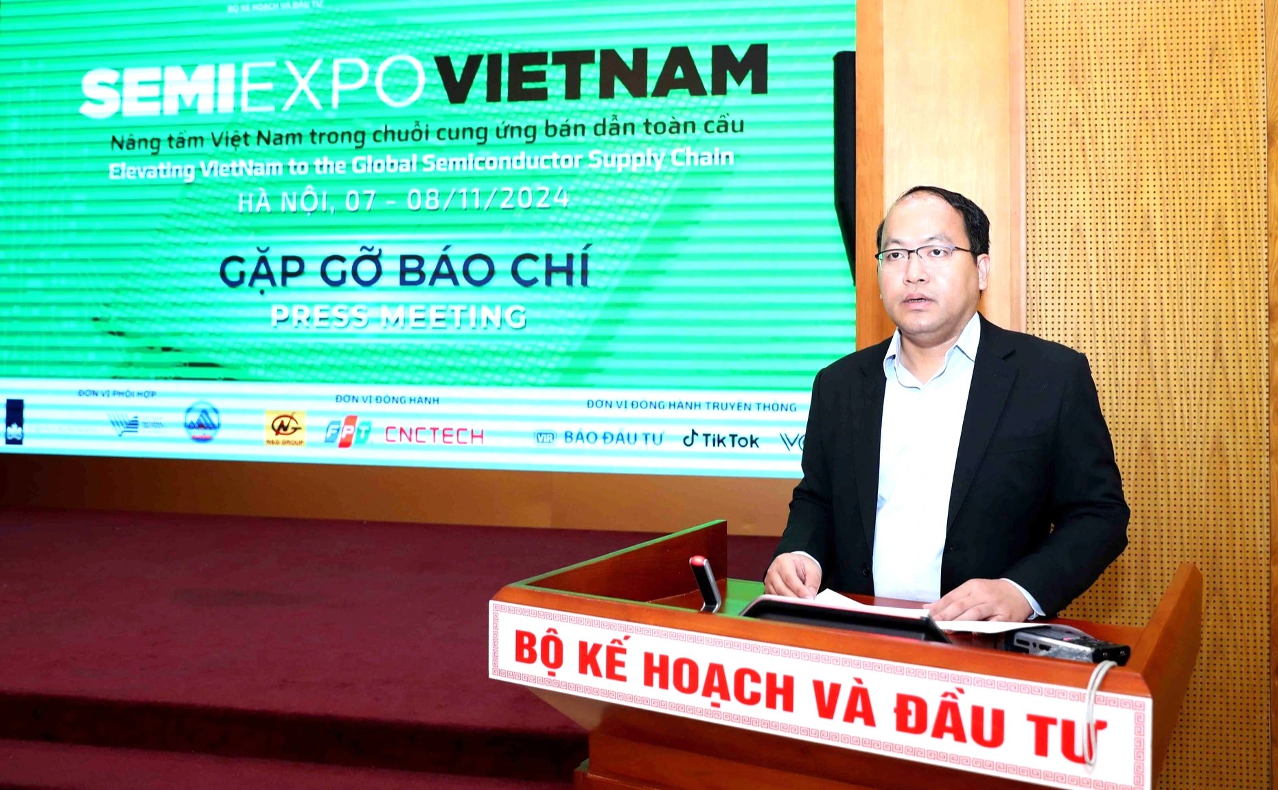 Semiconductor giants explore investment opportunities in Vietnam