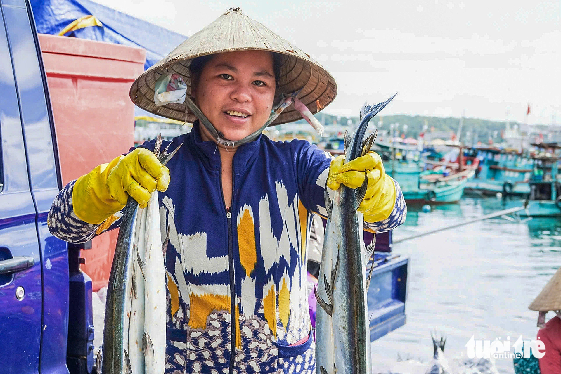 A vendor shows fresh fish at An Thoi fishing port in An Thoi Ward, Phu Quoc City, Kien Giang Province, southern Vietnam, October 23, 2024. Photo: Chi Cong / Tuoi Tre