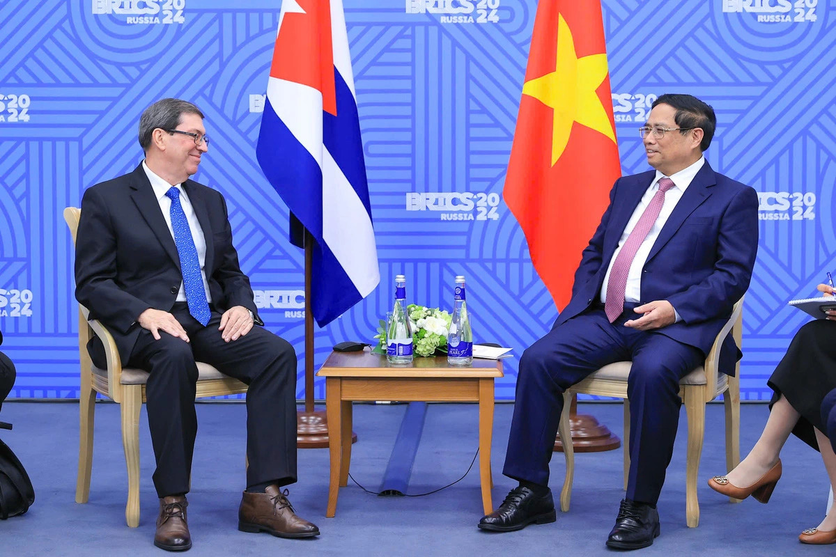 Vietnamese Prime Minister Pham Minh Chinh (R) hosts a reception for Cuban Foreign Minister Bruno Rodriguez Parrilla on the sidelines of the expanded BRICS Summit in Kazan, Russia, October 24, 2024. Photo: Doan Bac