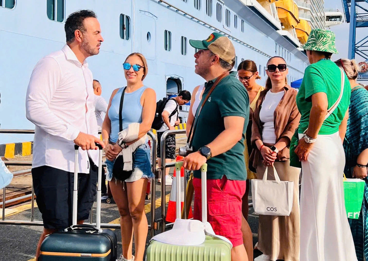 International visitors are seen arriving in Vietnam for an exploration tour. Photo: H.L. / Tuoi Tre