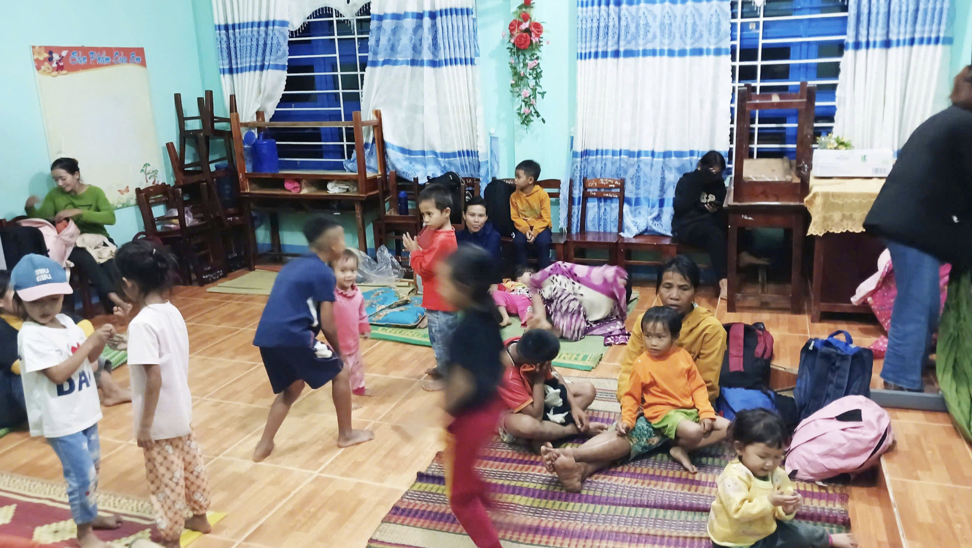 Over 160 people evacuated to a school in Quang Nam Province to avoid typhoon Trami. Photo: Supplied