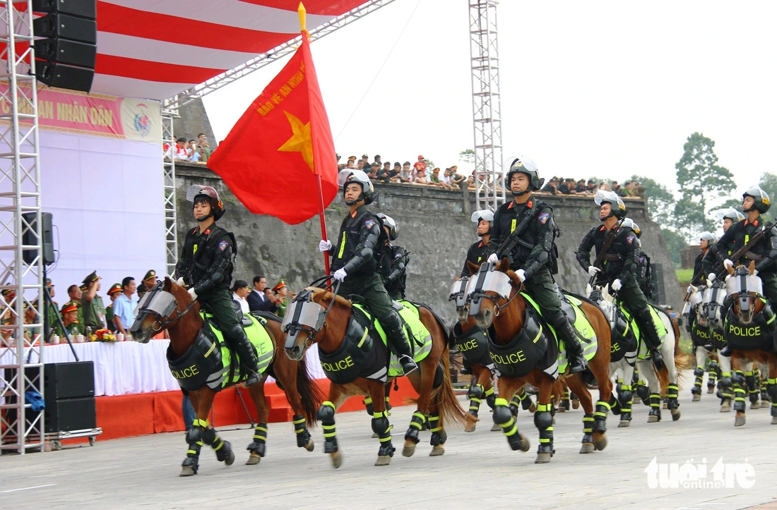 Vietnam police show strength, skills in national security campaign