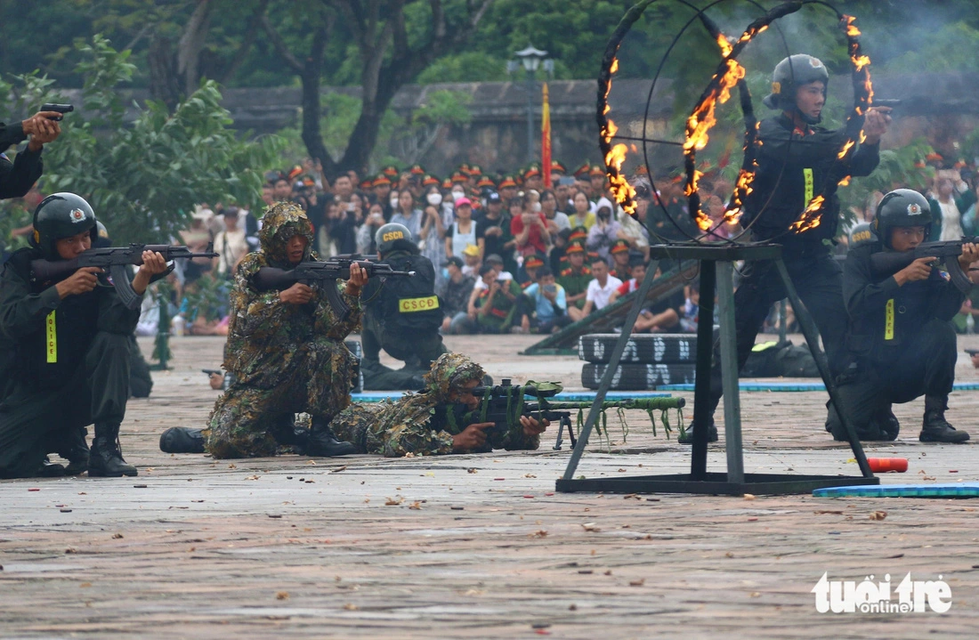 A shooting performance during the opening ceremony of the ‘Health for National Security’ campaign in Thua Thien-Hue Province, October 26, 2024. Photo: Nhat Linh / Tuoi Tre