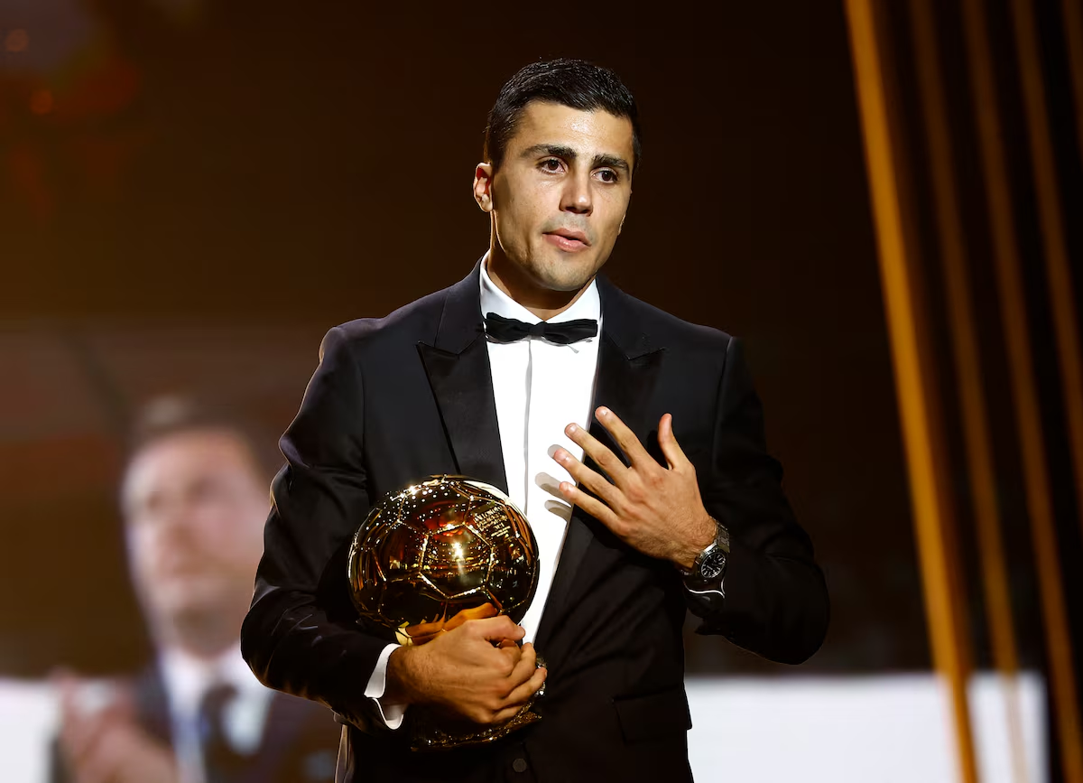 Soccer Football - Ballon d'Or - Theatre du Chatelet, Paris, France - October 28, 2024 Spain's and Manchester City's Rodri with the Ballon d'Or. Photo: Reuters