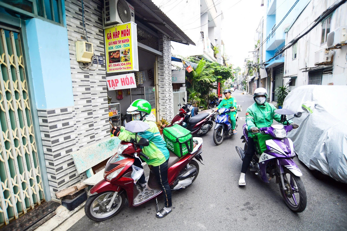 Ride-hailing apps in Vietnam are evolving into ‘super apps’ to stay competitive. Photo: Q. Dinh / Tuoi Tre