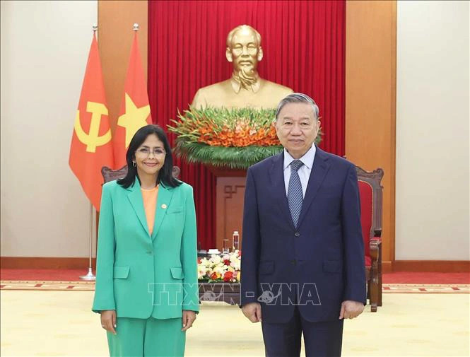 Venezuela’s Executive Vice President commences official visit to Vietnam