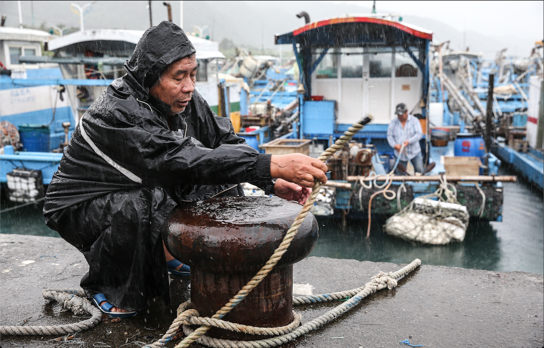 Taiwan shuts offices, schools as Super Typhoon Kong-rey nears