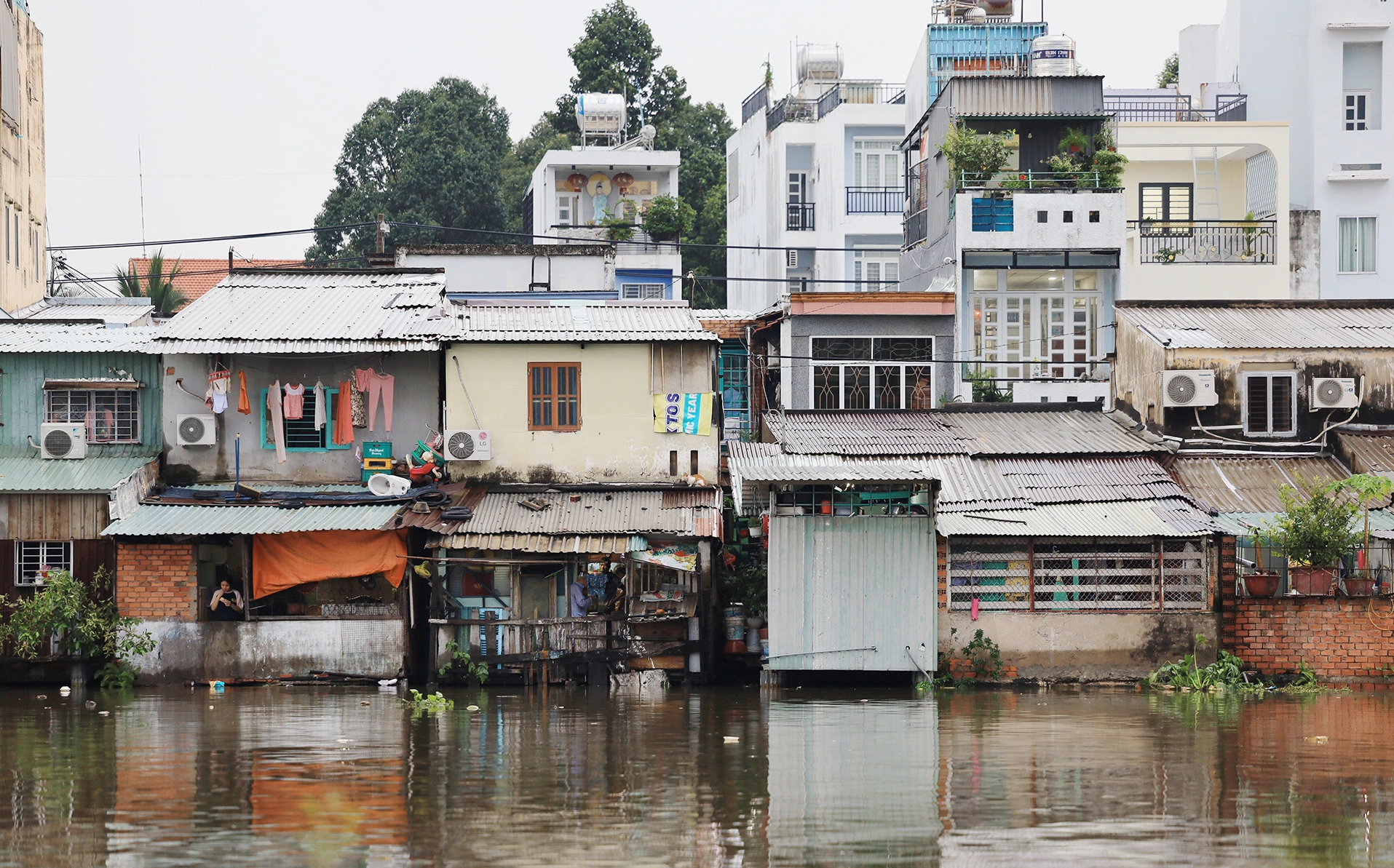 Temporary houses along the Doi Canal in Ho Chi Minh City.