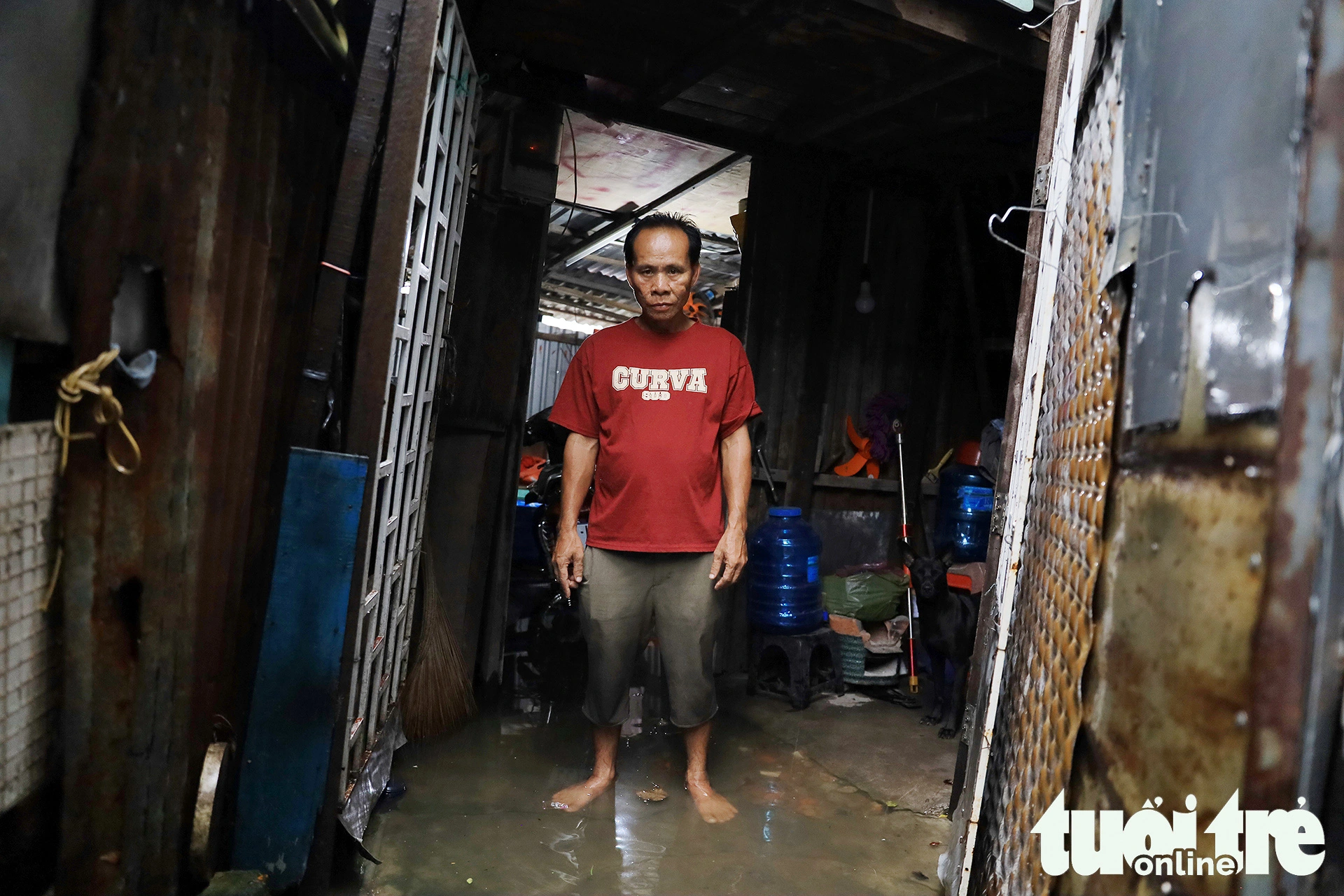 Water from the Doi Canal often creeps into Son’s house.