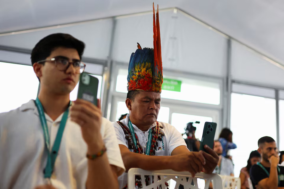 An indigenous man records with his cell phone a press conference at the 16th United Nations Biodiversity Summit (COP16), in Yumbo, Colombia October 31, 2024. Photo: Reuters