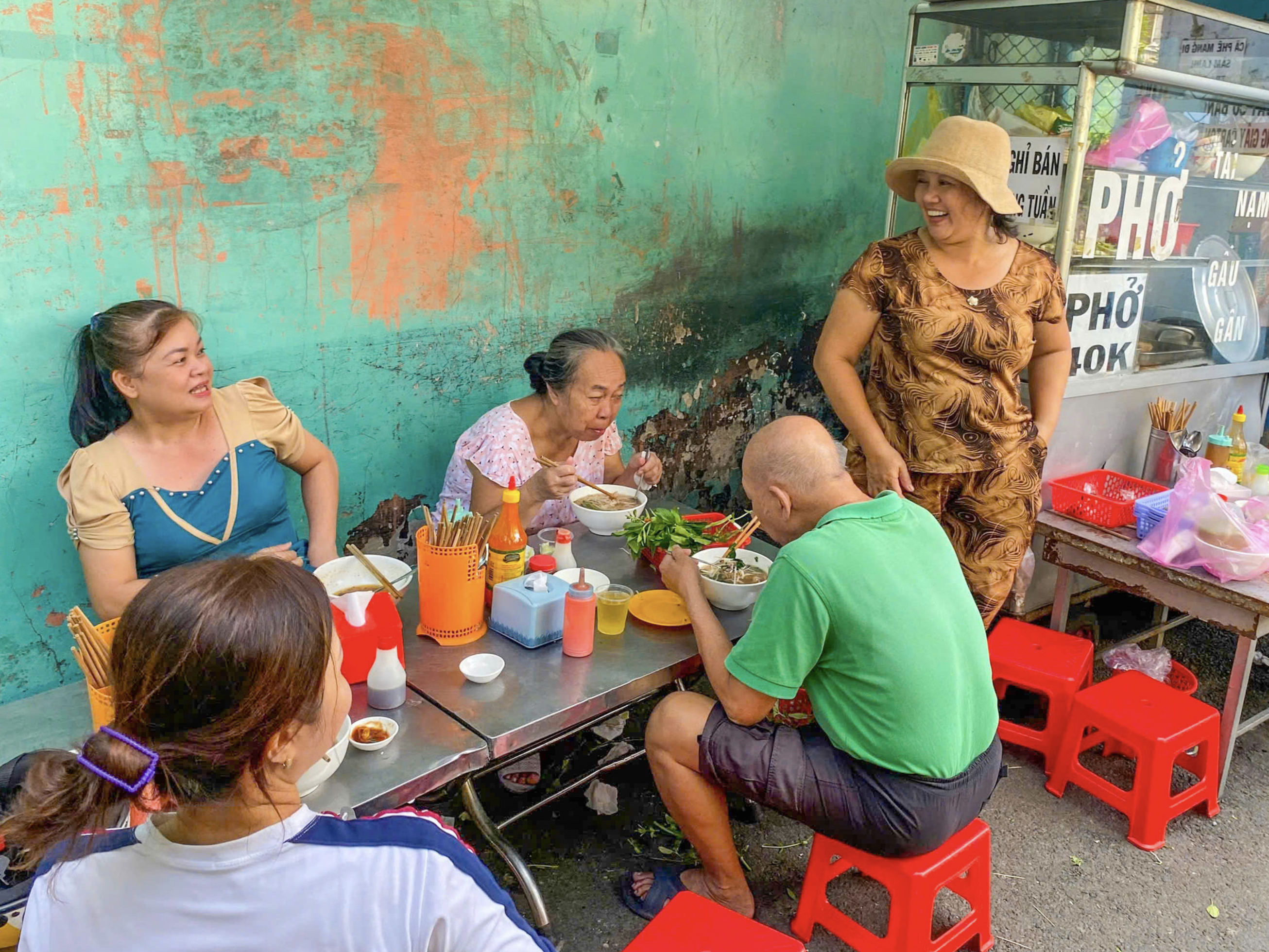 Locals of the trackside village in Phu Nhuan District have breakfast on Do Tan Phong Street. Photo: Thai Dang Khanh