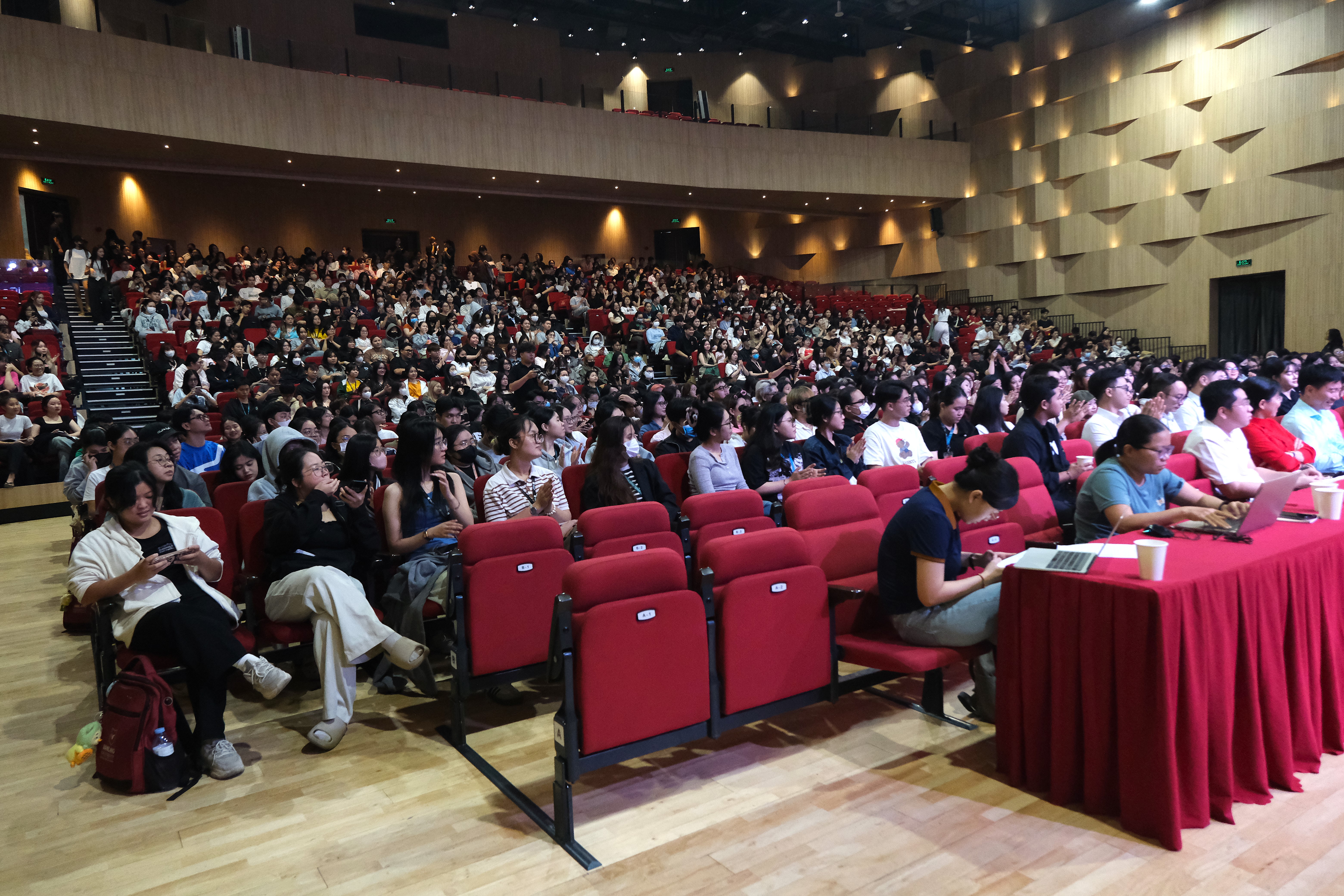 Over 2,000 students attended a startup-focused workshop organized by the Faculty of Public Relations and Communications at Van Lang University in Ho Chi Minh City, November 3, 2024.