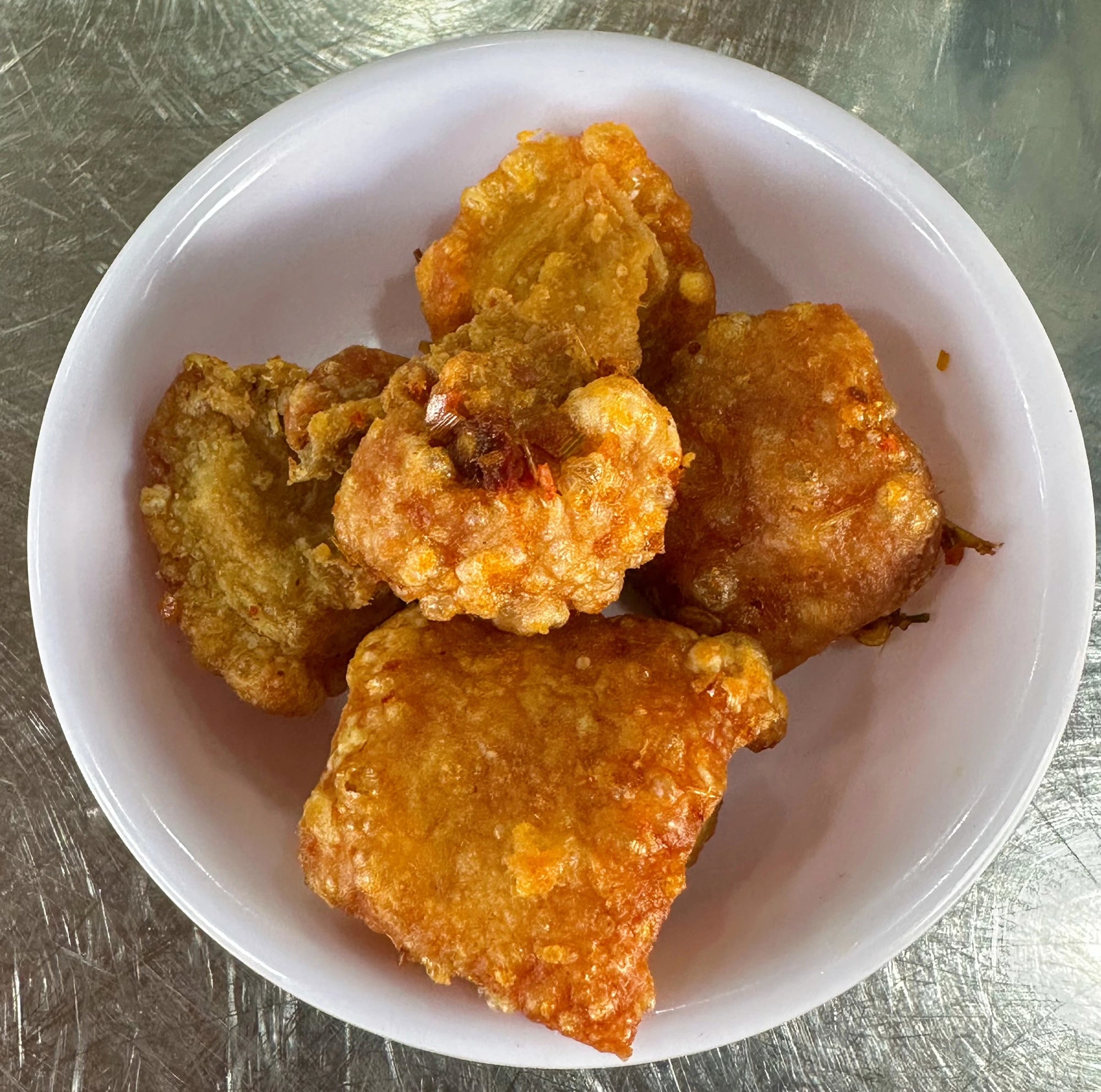 The crunchy and delicious 'tóp mỡ'. Photo: Le Duy / Tuoi Tre