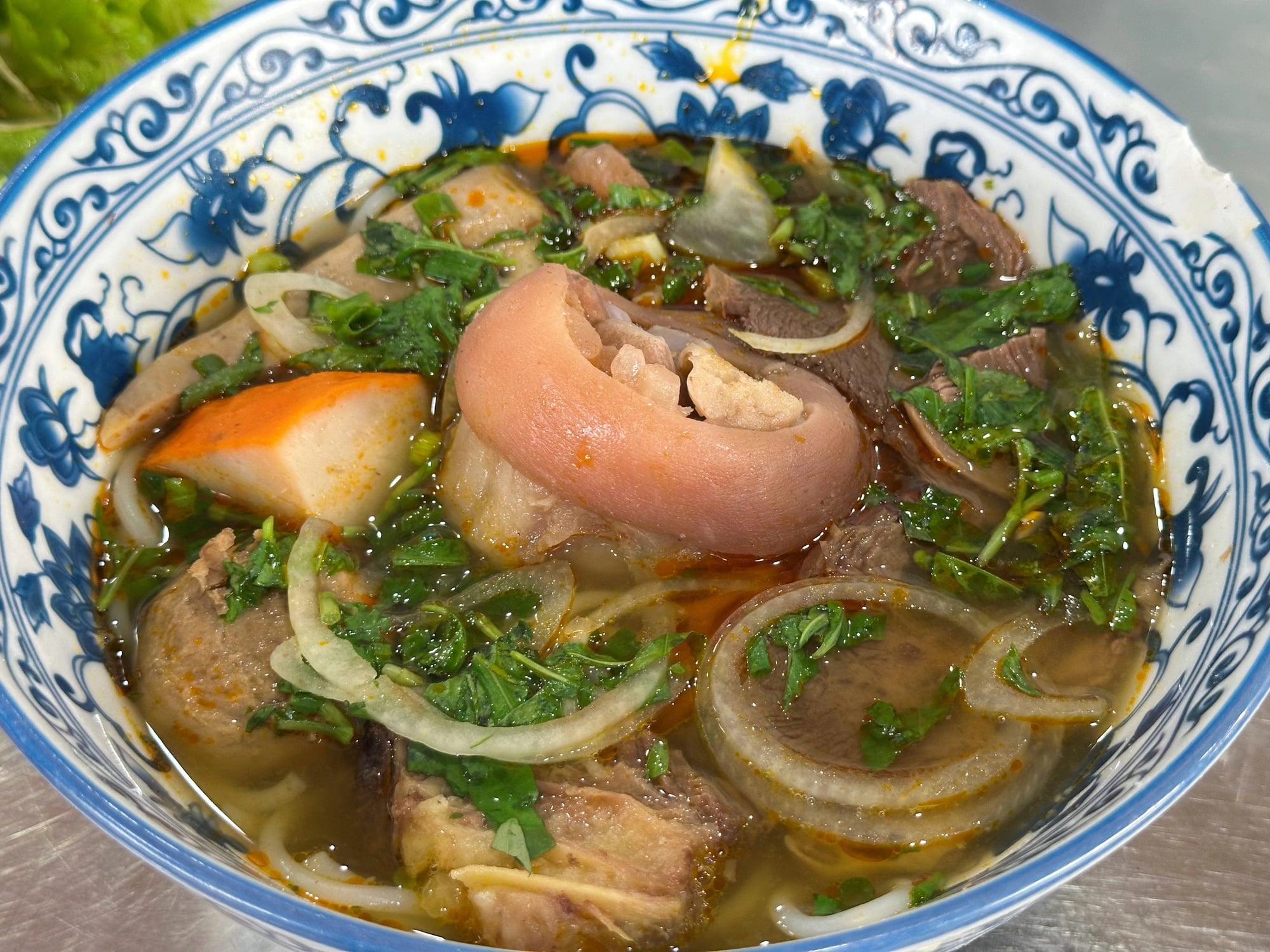 A bowl of bún bò at the stall. Photo: Le Duy / Tuoi Tre