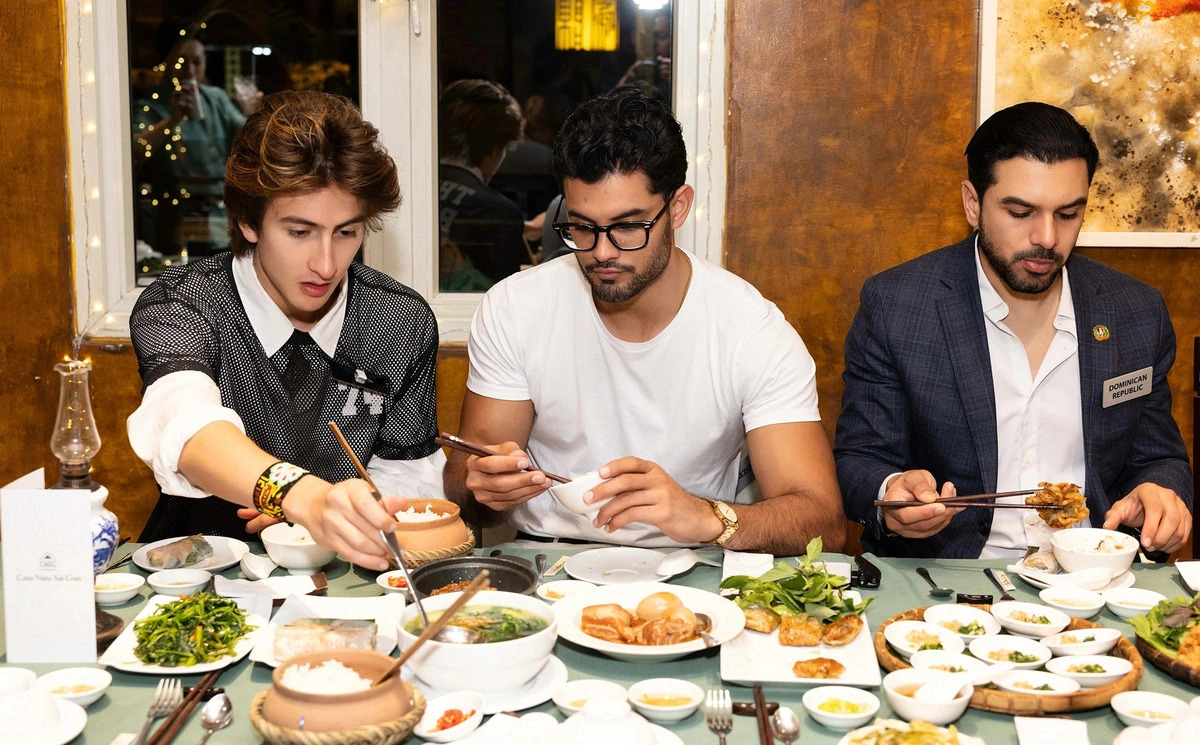 The 2024 Mr. World contestants enjoy traditional Vietnamese cuisine. Photo: Supplied