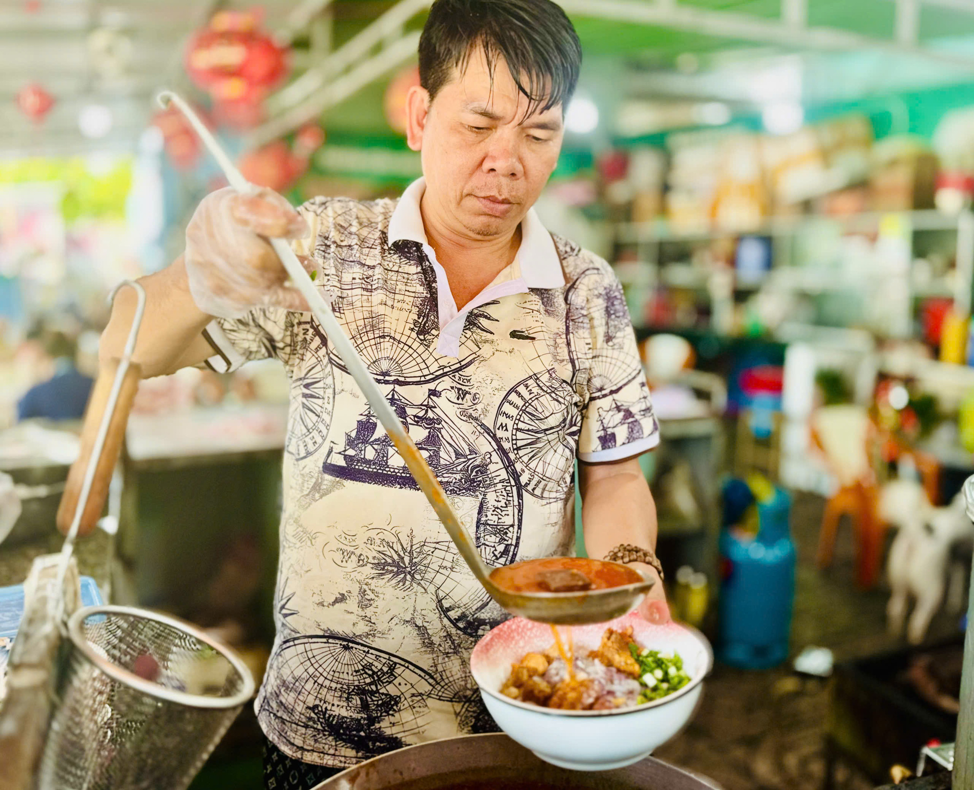 Tam sells mantis shrimp noodle soup at Cay Bang restaurant in Can Thanh Town, Can Gio District, Ho Chi Minh City. Photo: Huy Doan / Tuoi Tre