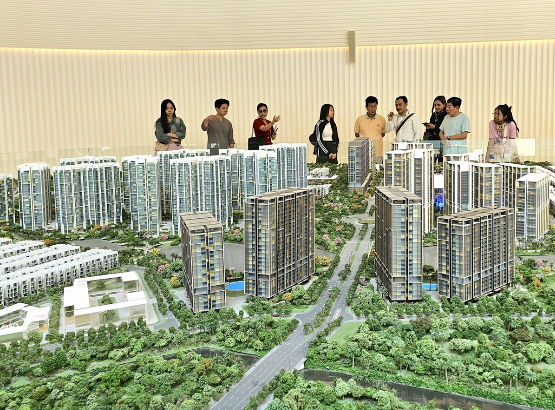 Vietnamese real estate developers unveil a series of condo projects, year-end promotional programs