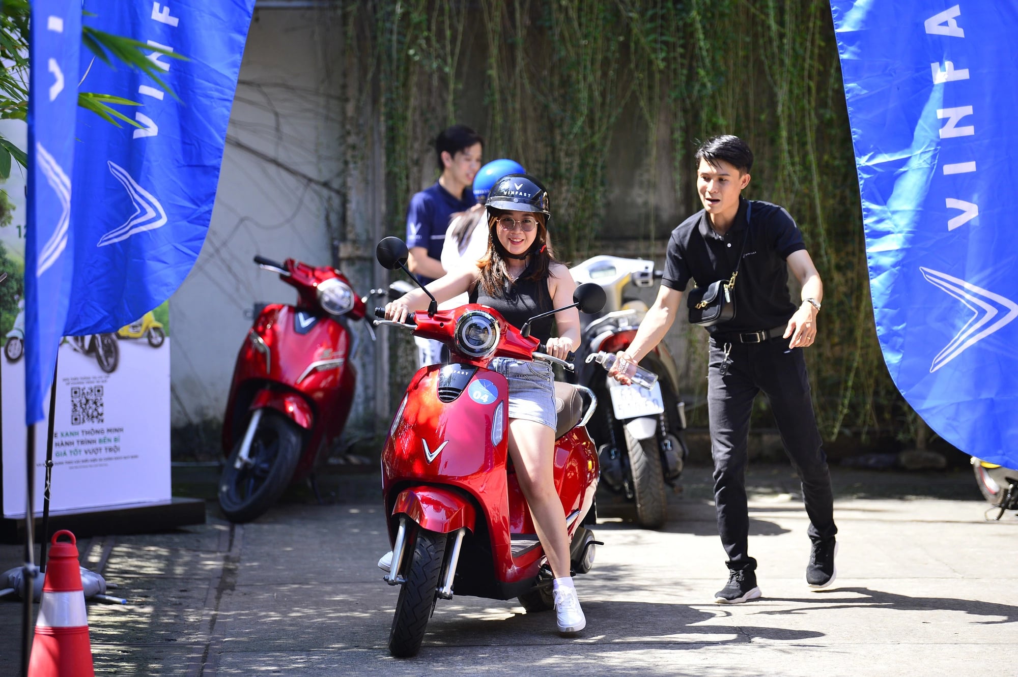 A visitor tries out a Vinfast electric scooter at the Green Vietnam Festival in Ho Chi Minh City on November 9, 2024. Photo: Quang Dinh / Tuoi Tre