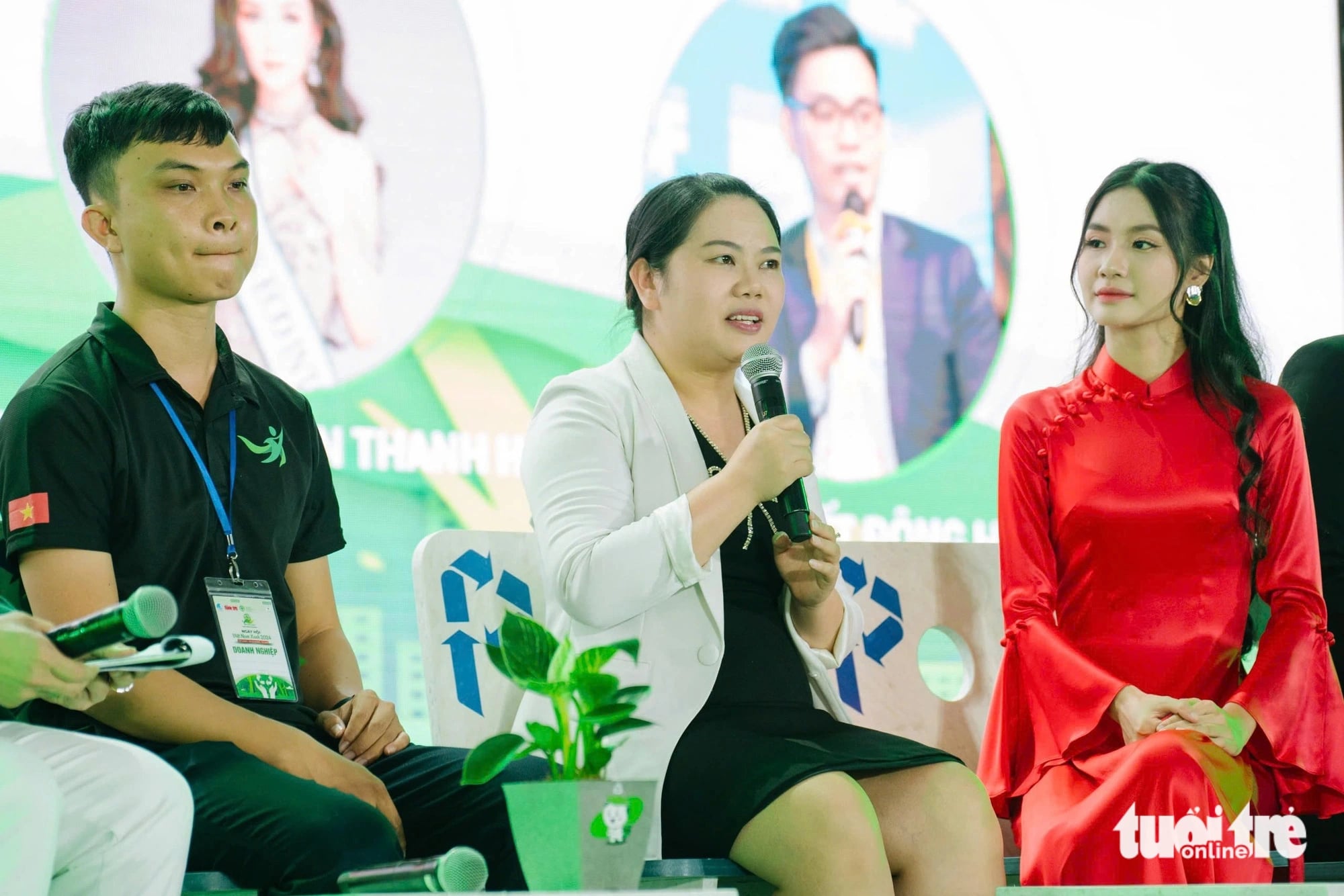 PRO Vietnam project director Truong Thanh Thuy (center) speaks at the ‘Properly sorted waste – Waste is a resource’ panel discussion at the Green Vietnam Festival in Ho Chi Minh City on November 9, 2024. Photo: Thanh Hiep / Tuoi Tre News