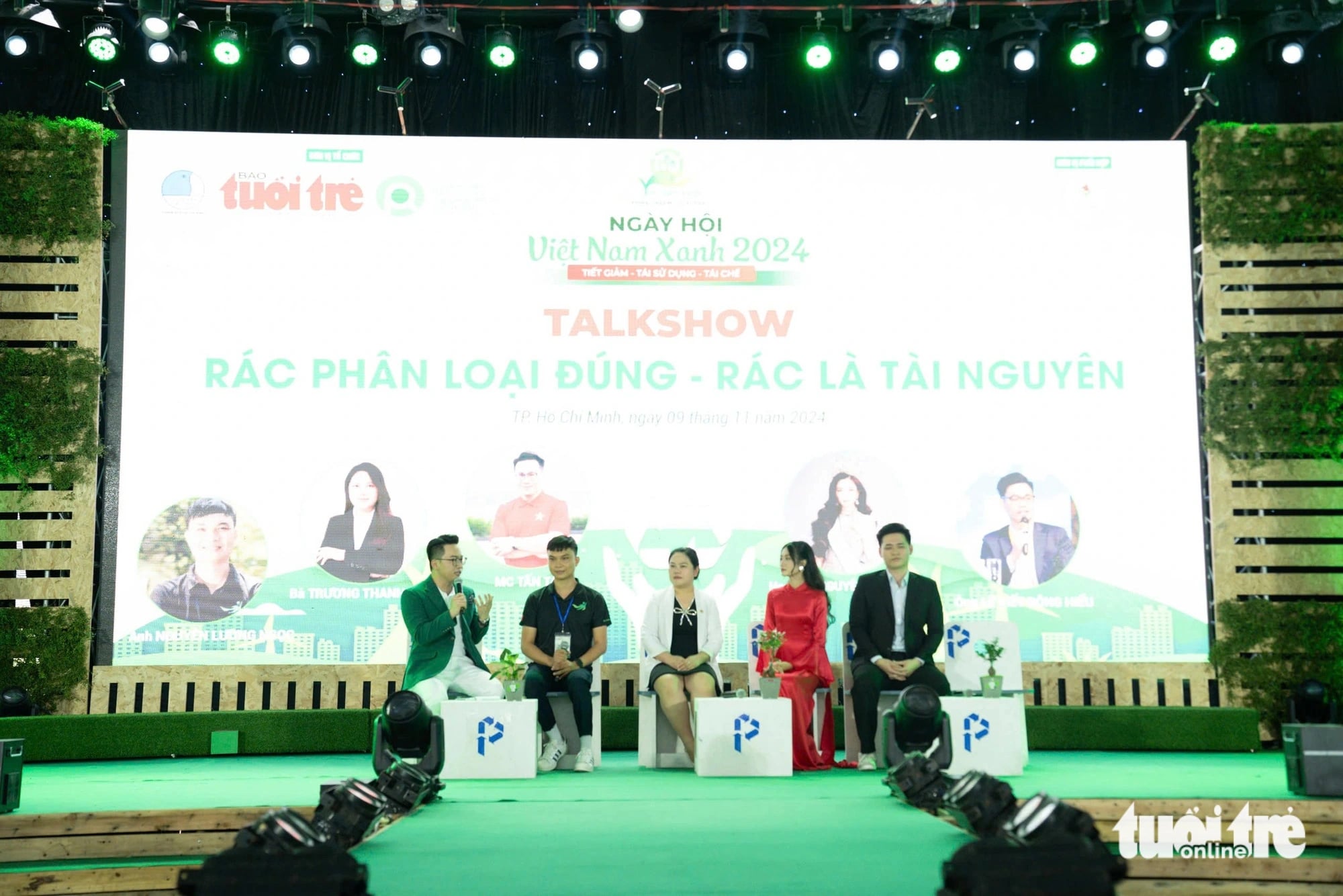 Speakers attend the ‘Properly sorted waste – Waste is a resource’ panel discussion at the Green Vietnam Festival in Ho Chi Minh City on November 9, 2024. Photo: Thanh Hiep / Tuoi Tre News