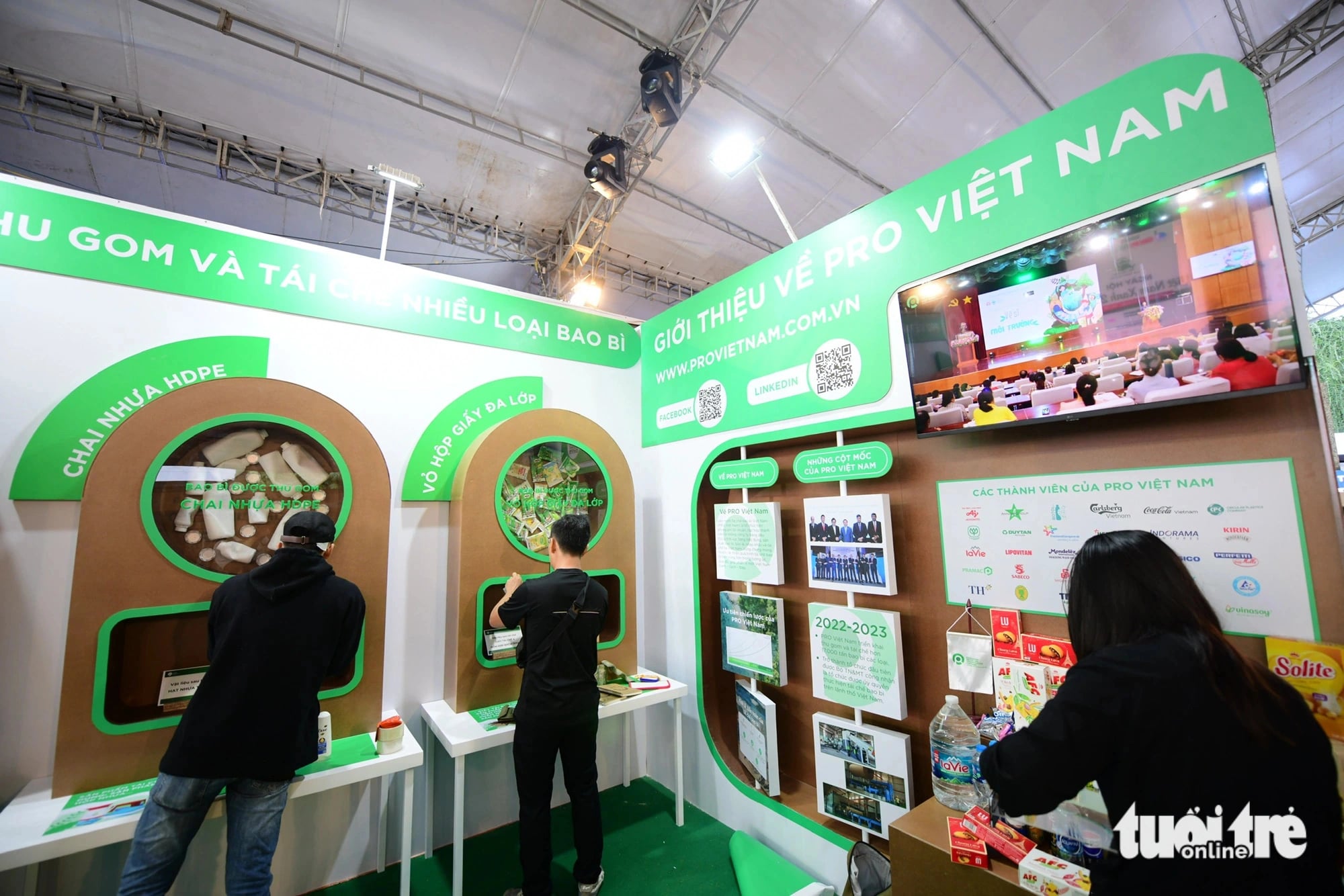 The exhibition space of PRO Vietnam at the Green Vietnam Festival in Ho Chi Minh City on November 9, 2024. Photo: Quang Dinh / Tuoi Tre News