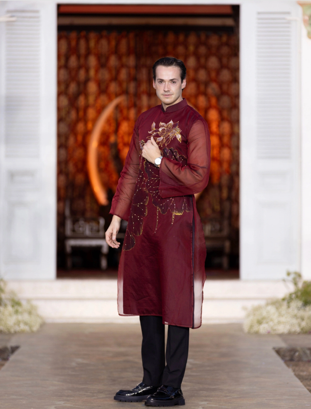 Current Mr. World titleholder Jack Heslewood donning ao dai designed by Tran Thien Khanh walks the runway at the Vietnam Beauty Fashion Fest 9, part of the 2024 Mr World held in Vung Tau City, Ba Ria - Vung Tau Province, southern Vietnam. Photo: Supplied