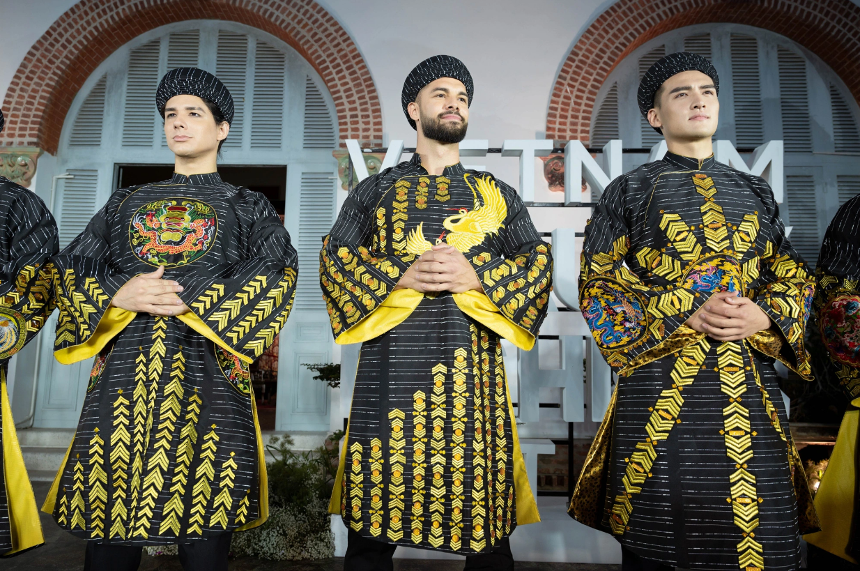 Contestants wear ao dai designed by Viet Hung