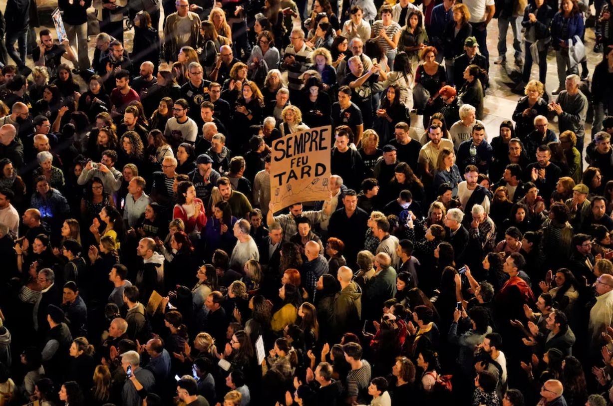 Thousands protest over handling of Spanish flood disaster