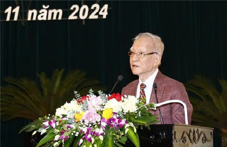 Professor's family donates nearly $3mn for education in north-central Vietnam