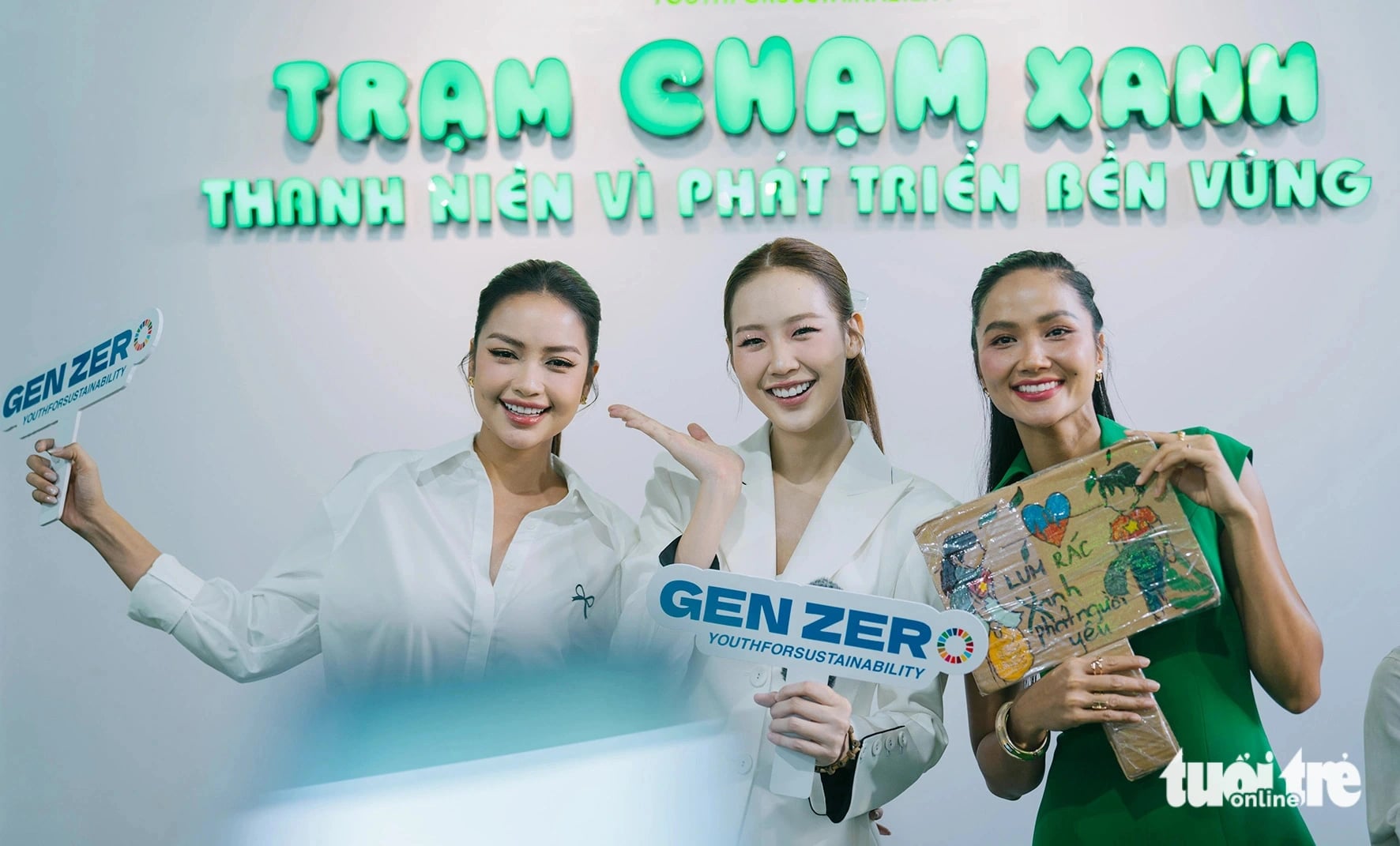 Vietnamese beauty queens spread environmental messages for a Green Vietnam