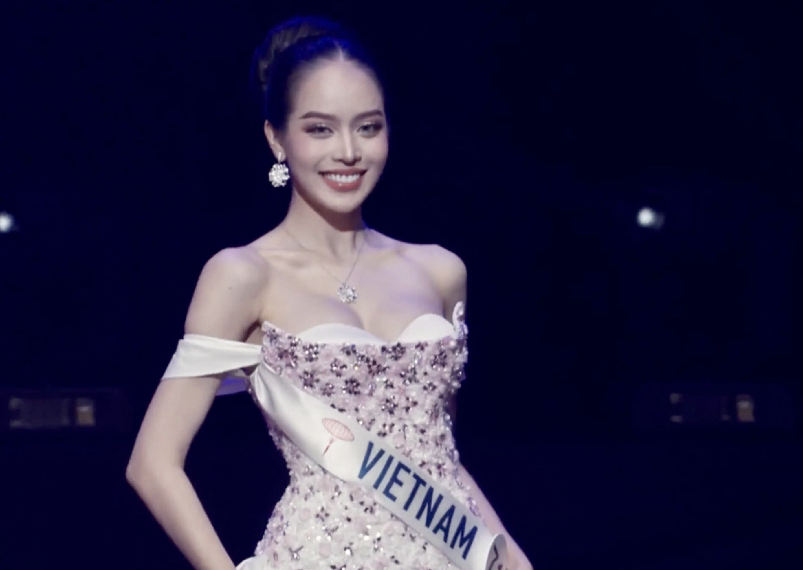 A screenshot of Huynh Thi Thanh Thuy in evening gown at the Miss International 2024.