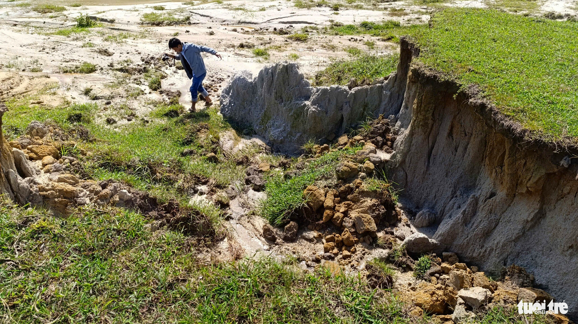 Large holes that resemble bomb craters in An Chau Village in Hoa Phu Commune, Hoa Vang District, Da Nang City, central Vietnam, following exploitation by a clay mining company. Photo: Doan Cuong / Tuoi Tre