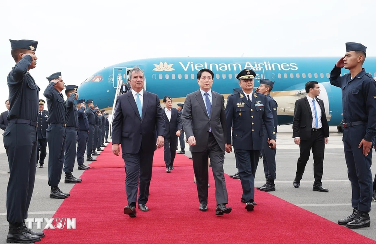 Vietnamese state president visits Peru, attends APEC meeting