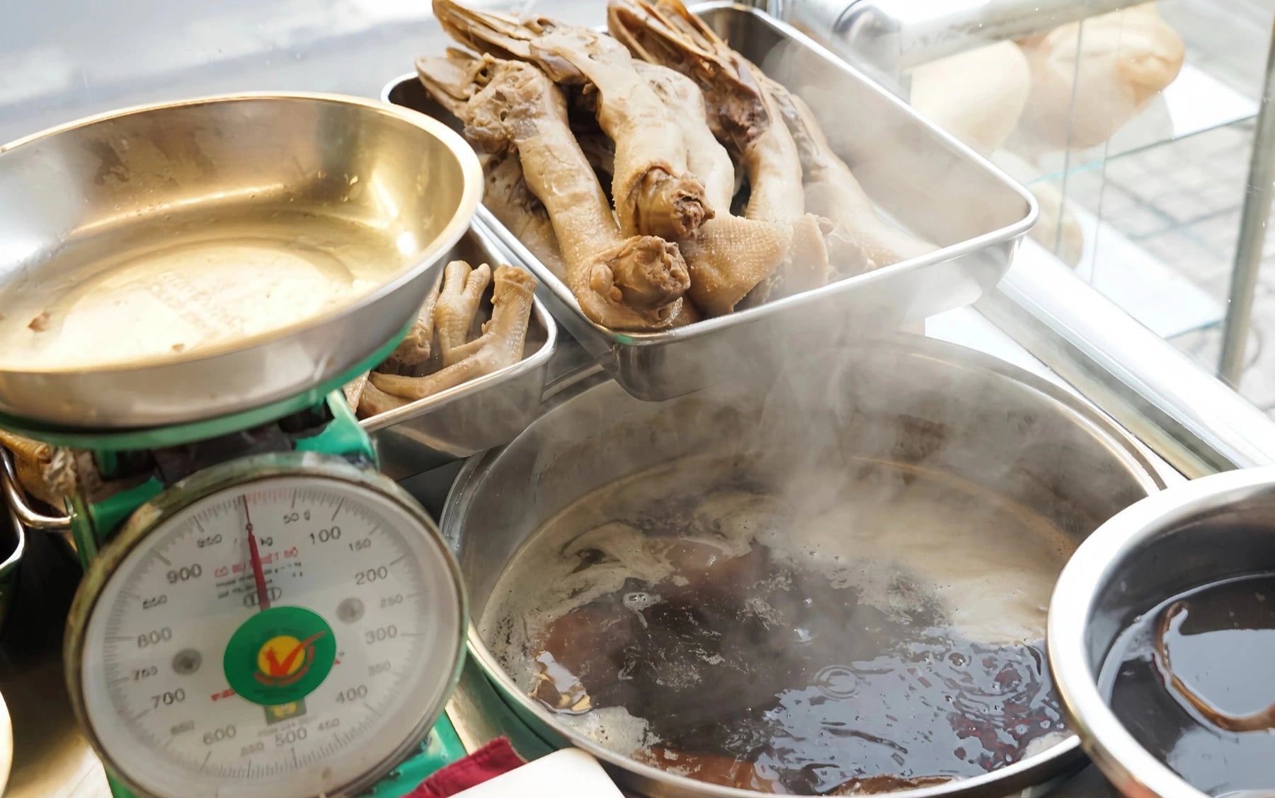 A boiling pot of Chinese herbal broth at Phá Lấu Lâm Ký in District 11, Ho Chi Minh City. Photo: Le Duy / Tuoi Tre